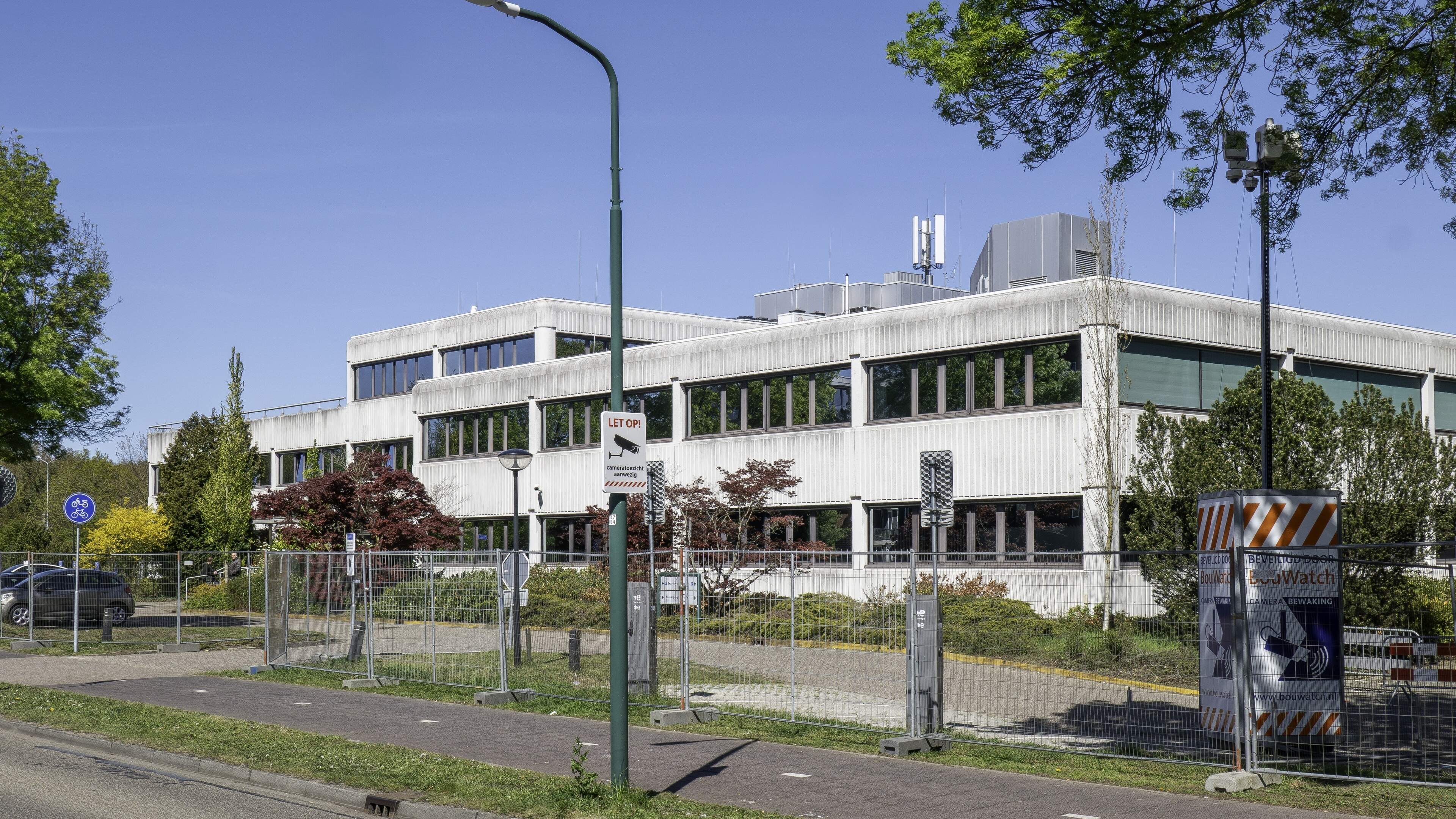 Aantal noodopvangplekken asielzoekers in Loosdrecht teruggeschroefd na demonstraties: van 110 naar 70