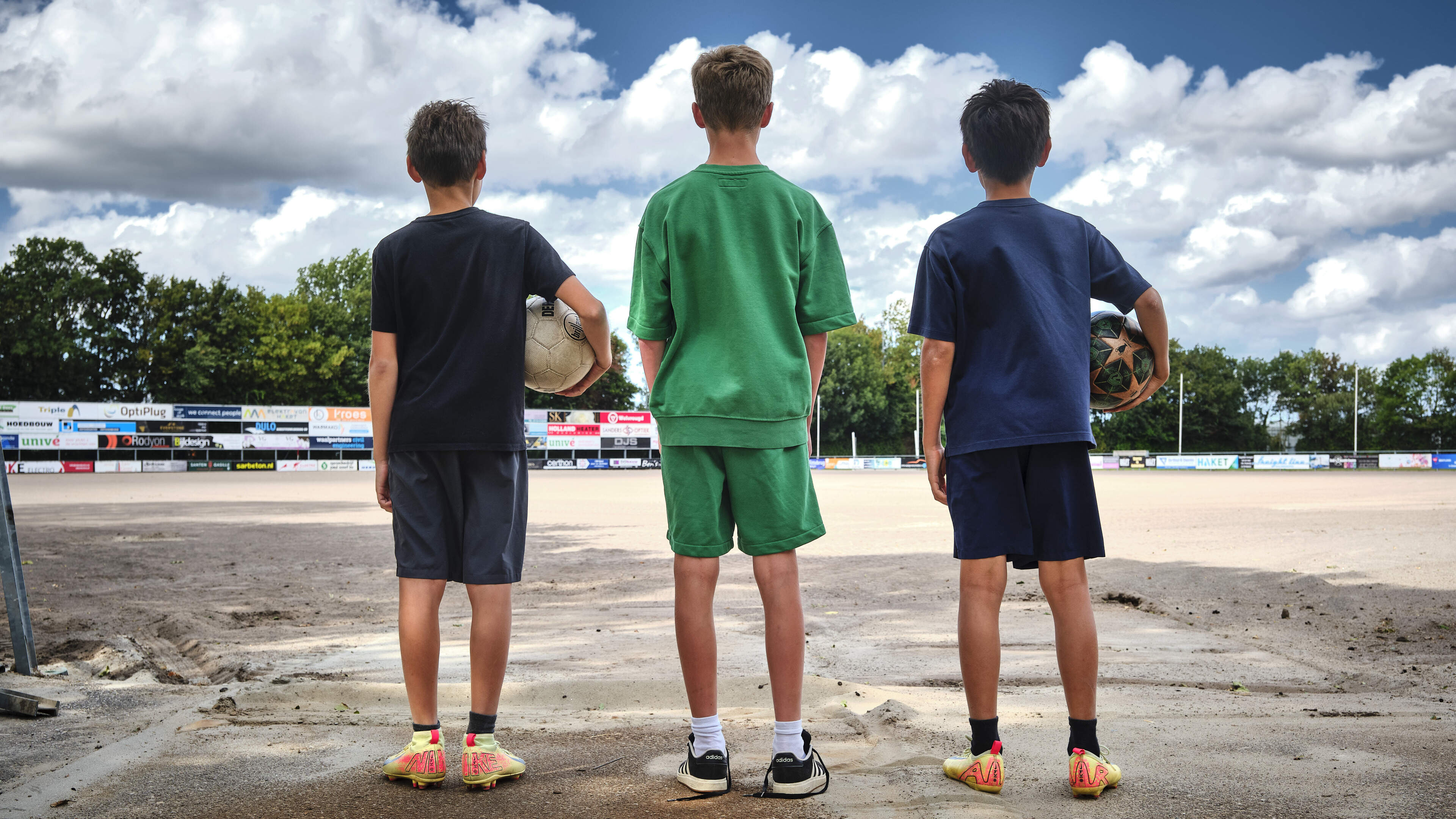 Start sportseizoen in gevaar door sproeiverbod velden: ’Het hele competitieprogramma dreigt op de schop te gaan’