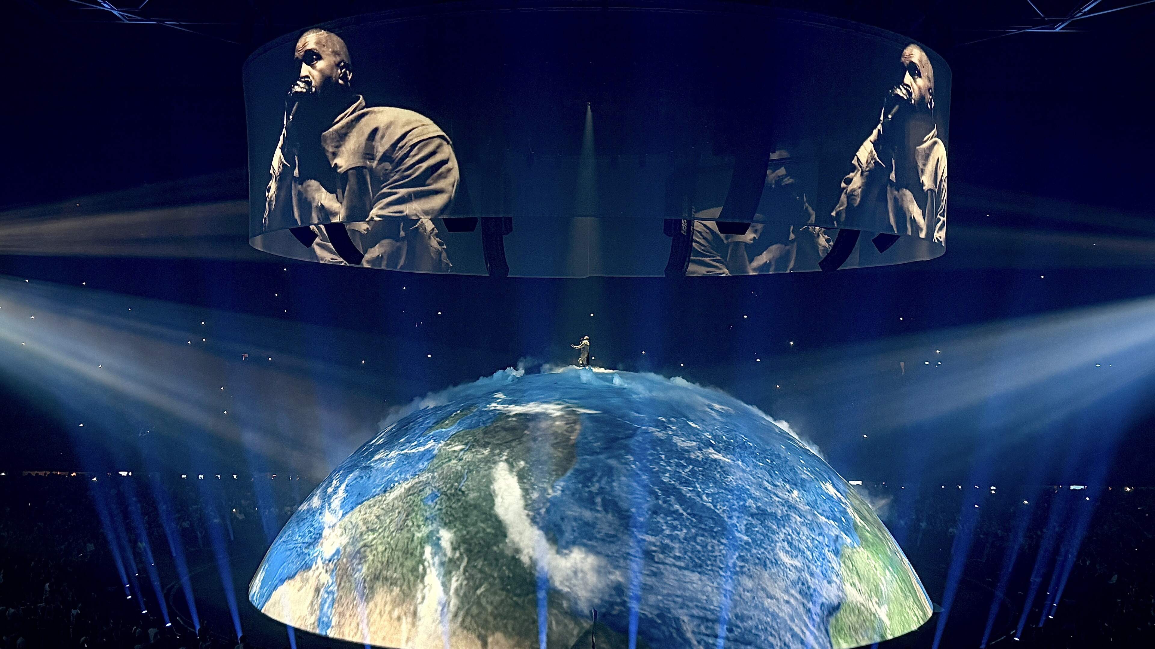 Kanye West doet opnieuw poging om Verenigd Koninkrijk binnen te komen: ’Liever vroeg dan laat’