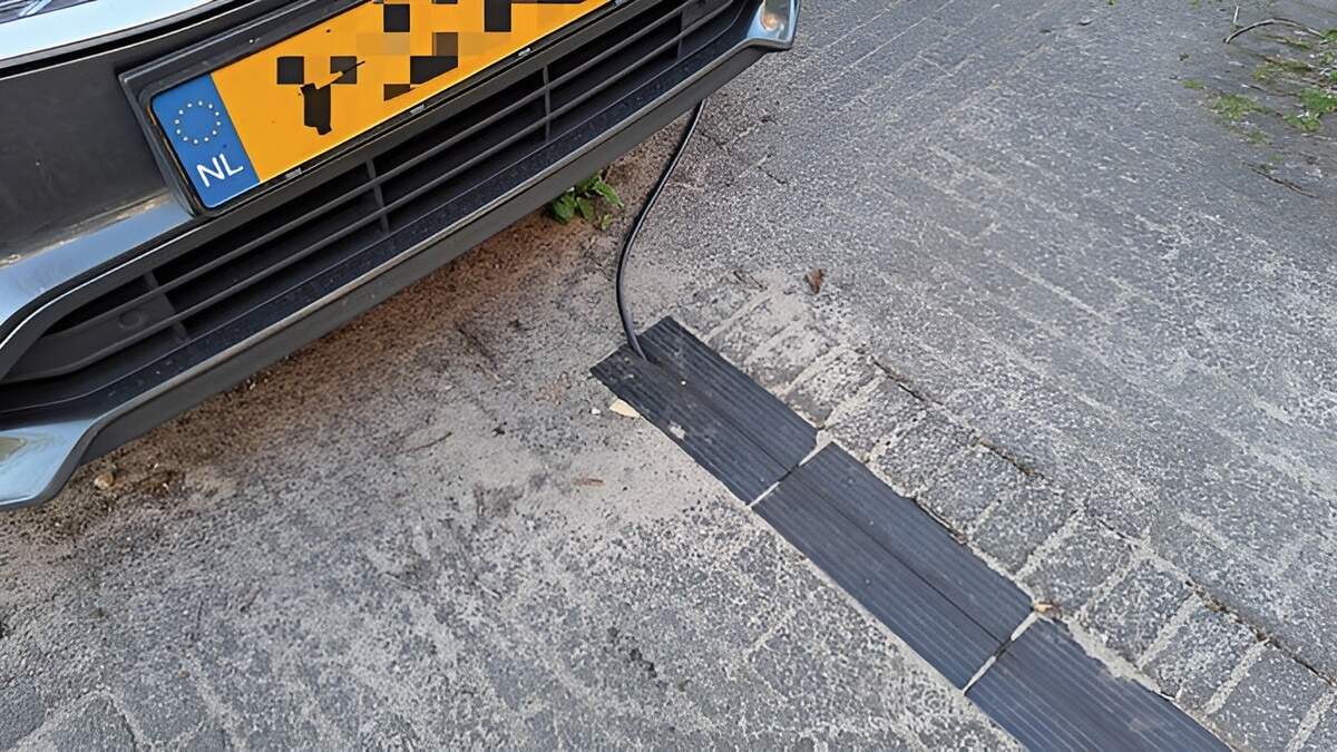 このようにして、私道なしでドアの前に電気自動車を積むこともできます