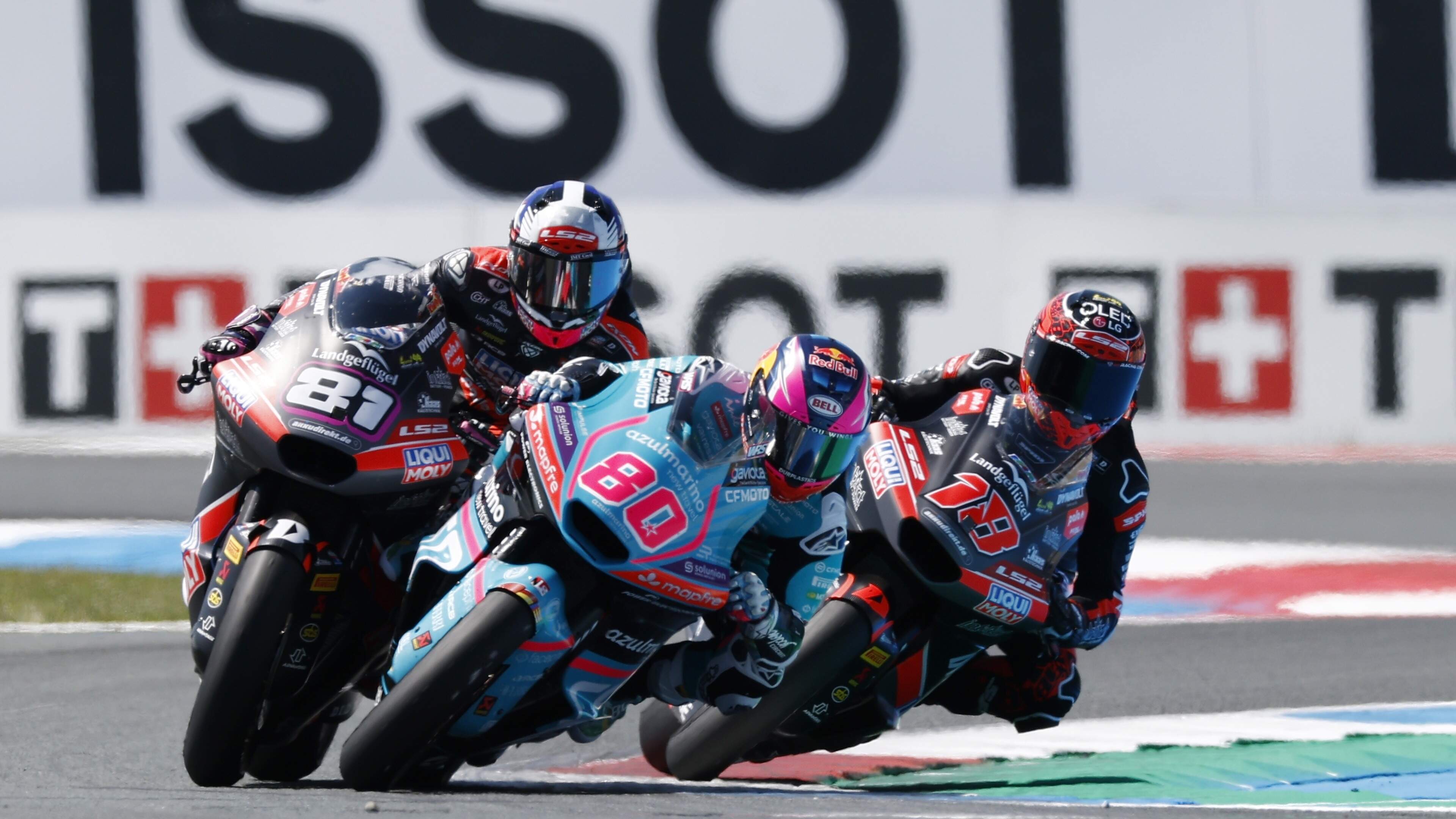 TT Assen: David Alonso wint na spectaculaire ontknoping in de Moto2, Collin Veijer na straffen negende