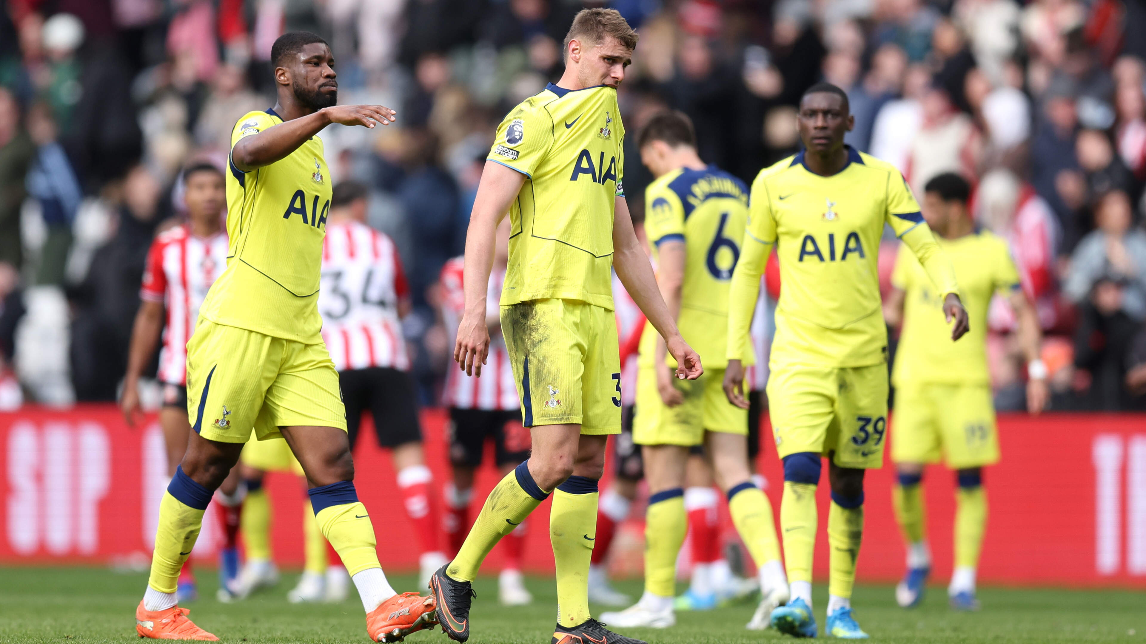 Dramatische middag voor Micky van de Ven en Xavi Simons: Tottenham Hotspur na verlies bij Sunderland  onder degradatiestreep