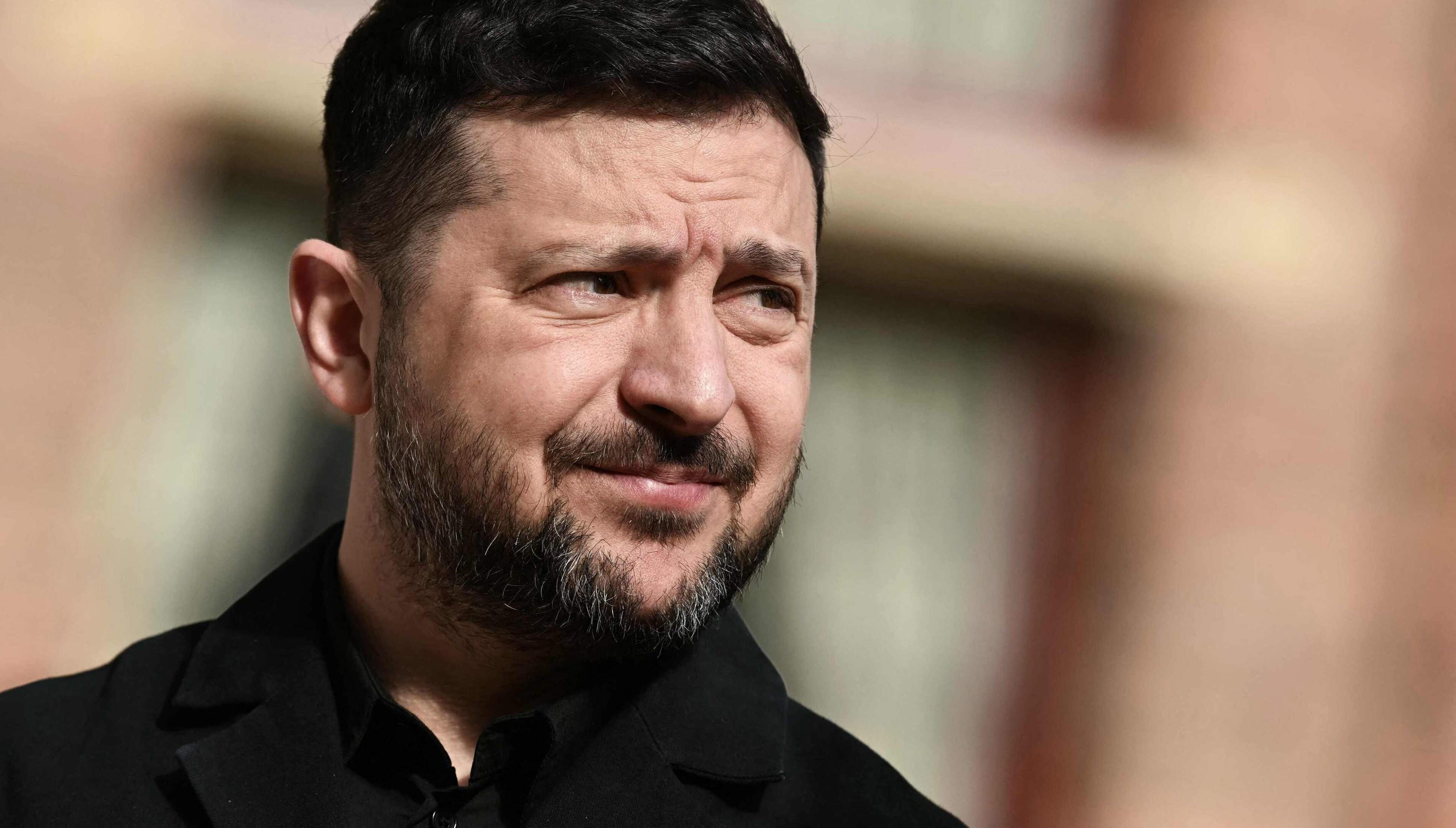 LIVE | Zelenski zegt dat Patriot-raketten ’elke week kunnen opraken’ en grapt over Europese steun: ’Ze zijn mijn vragen zat’ 