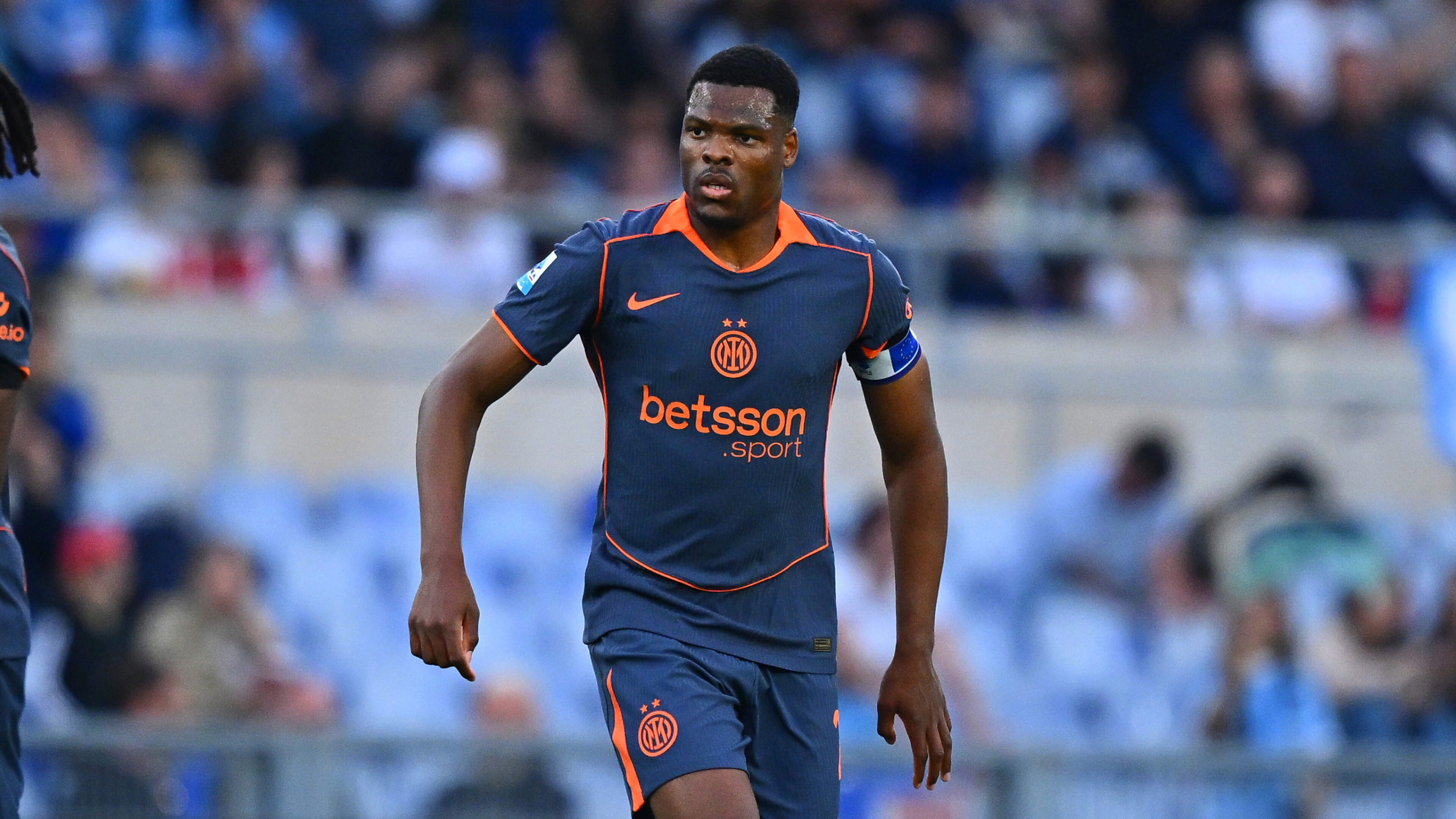 Denzel Dumfries viert Serie A-titel Inter met overtuigende zege op Lazio