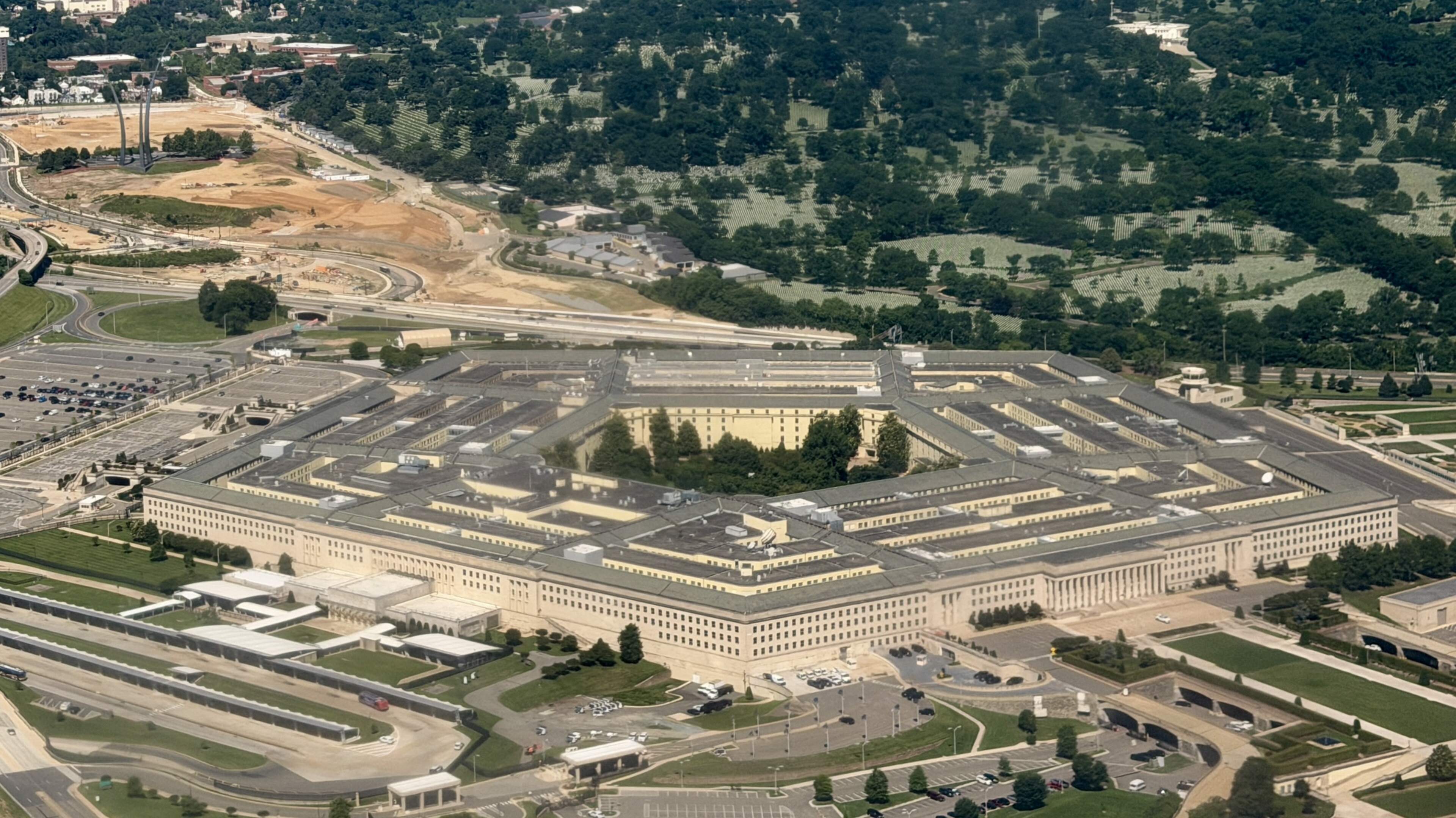 Mogelijk gevaarlijke stoffen gevonden in Pentagon, deel geëv