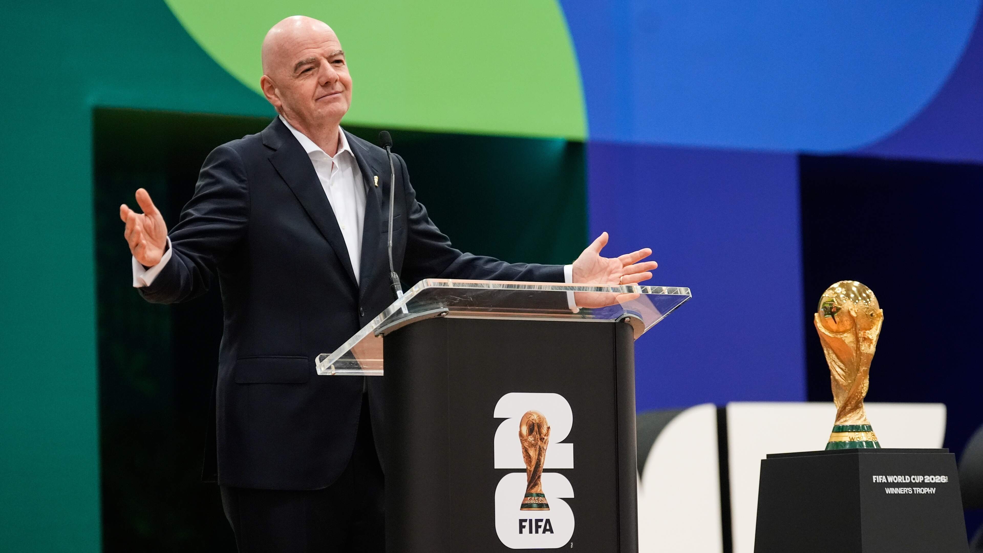 Michel Platini klaagt FIFA-voorzitter Gianni Infantino aan