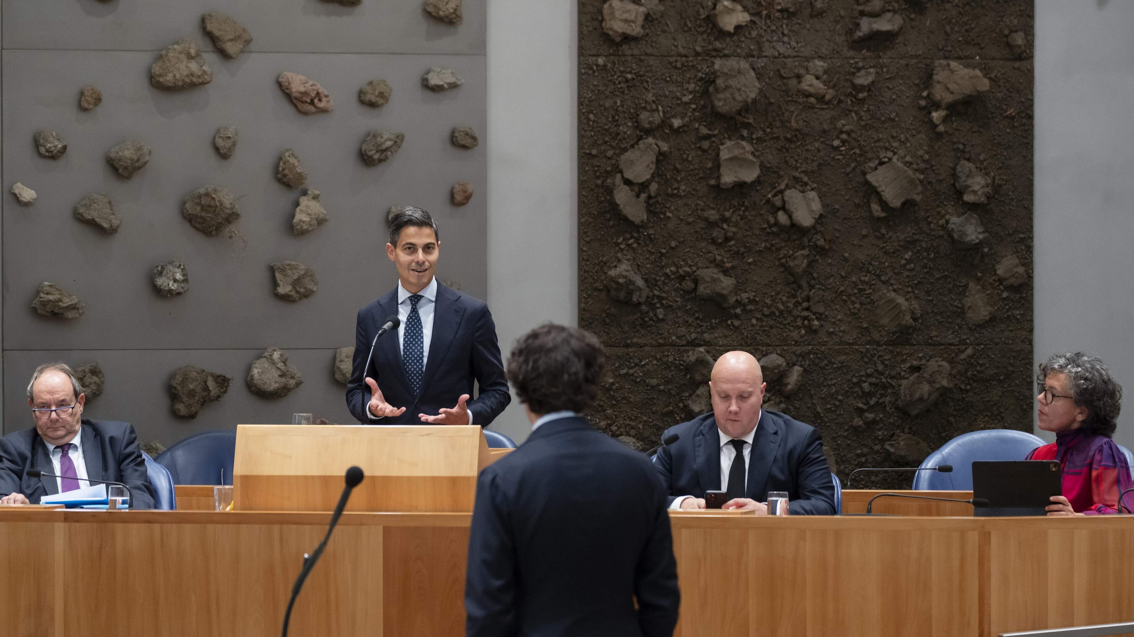 Debat over uitkeringen brengt polderdeal nog niet dichterbij: ’Het kabinet zal moeten kiezen’
