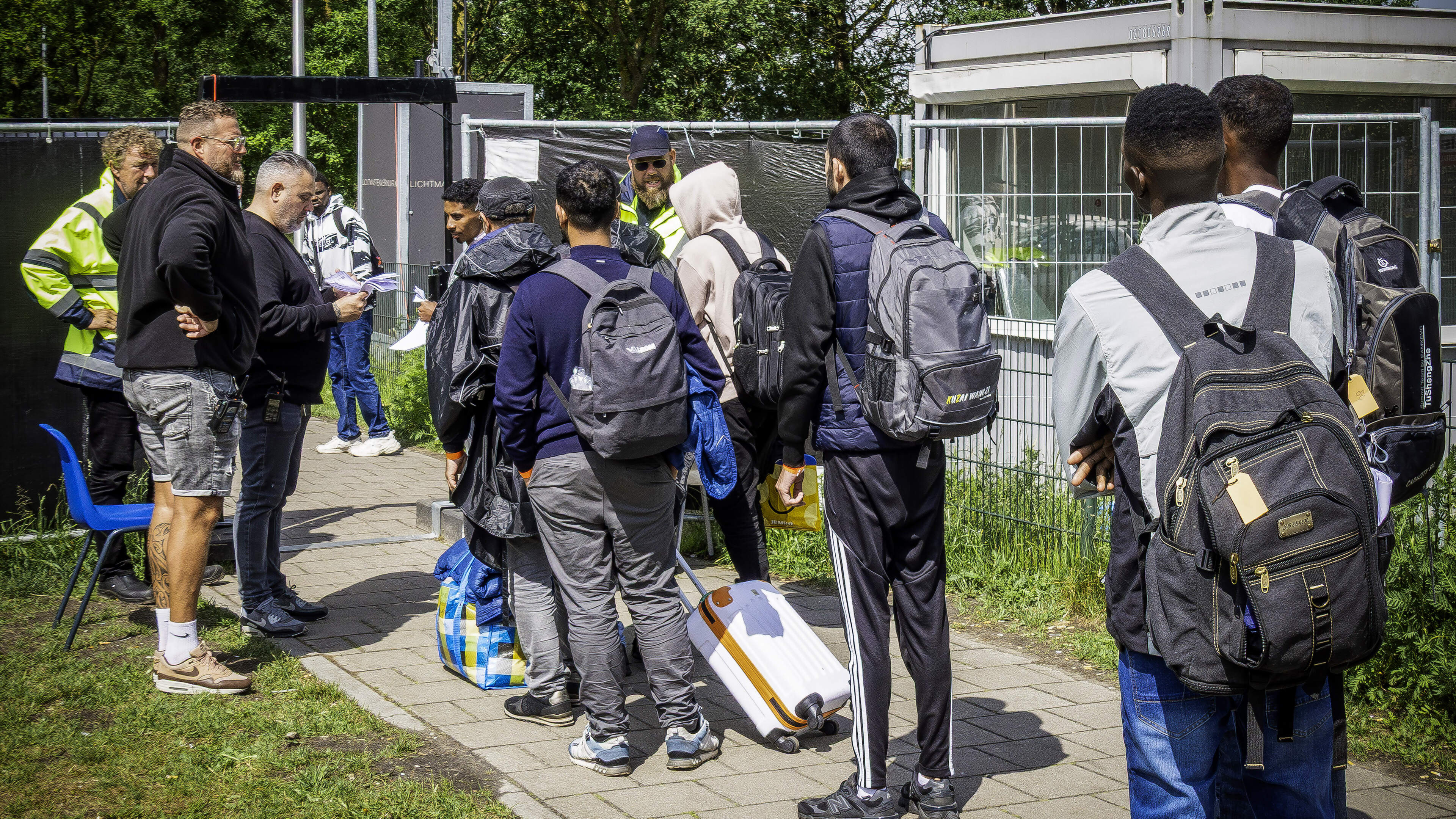 Mobieltjes asielzoekers voorlopig niet bekeken, veiligheidse