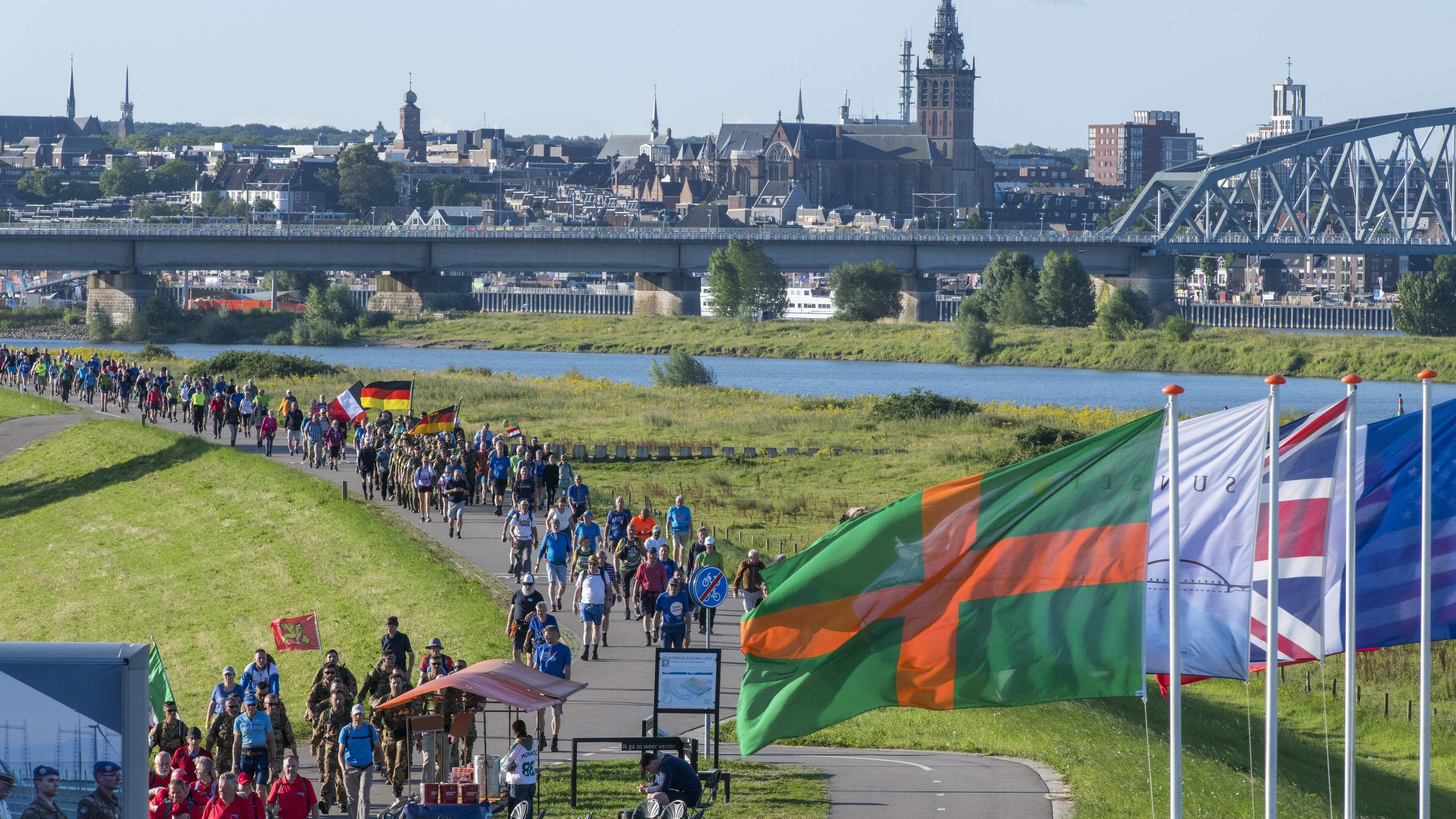 Politie jaagt op illegale drones bij Vierdaagse: ’We kunnen precies zien waar de bestuurder staat’