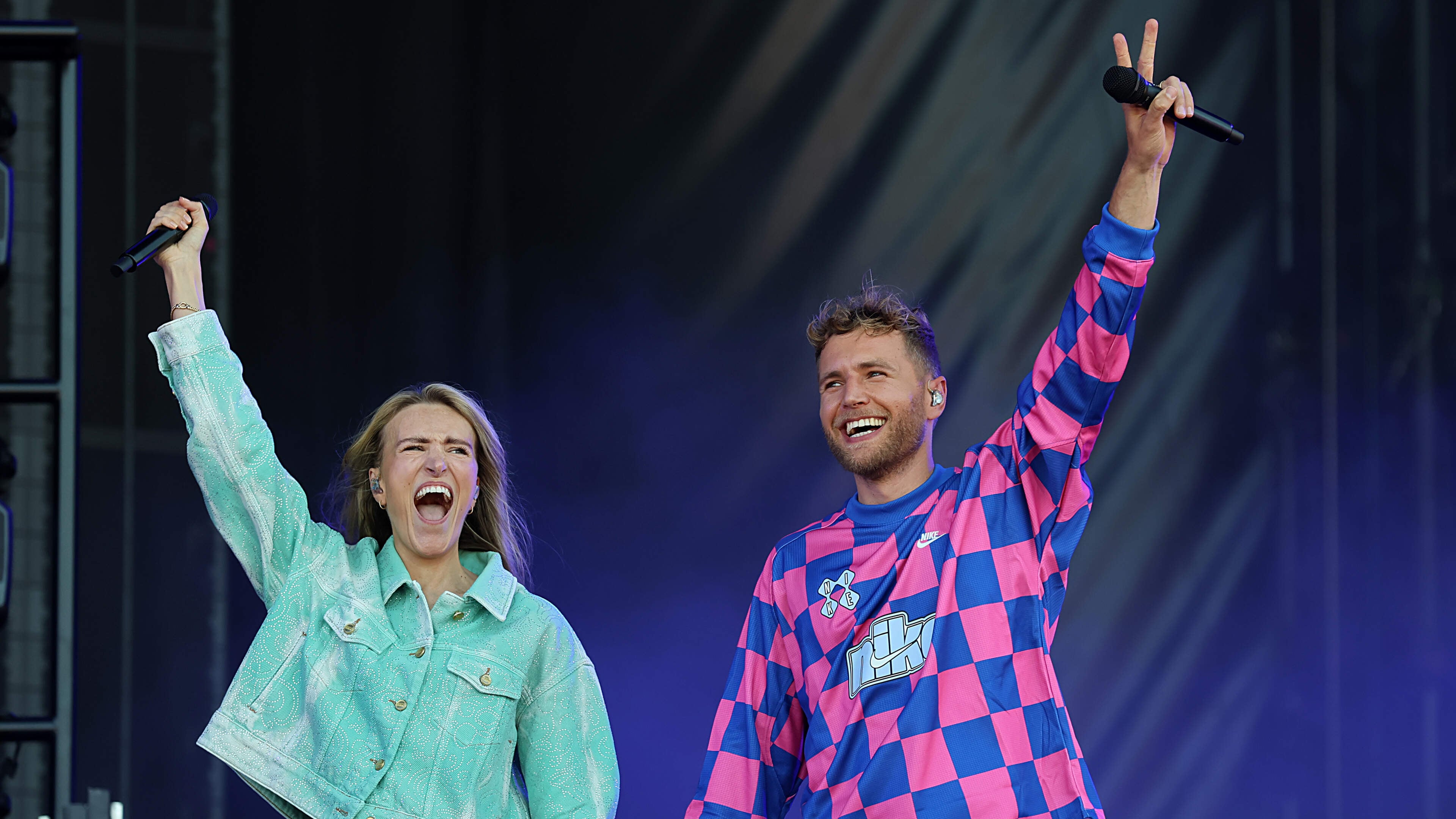 Suzan en Freek incognito tussen publiek bij optreden The voice-winnaar Ruben Hillen op Concert at Sea