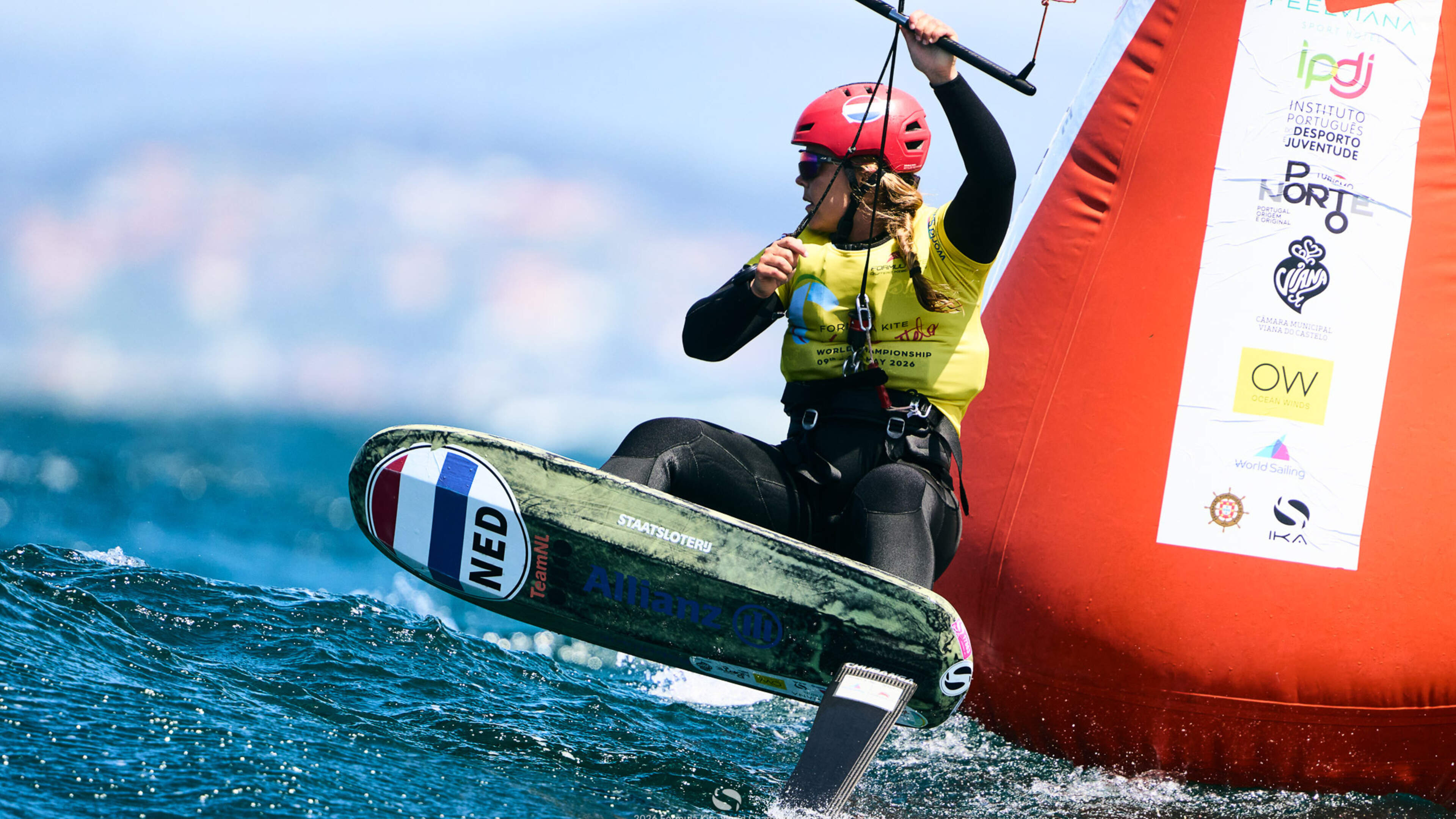 Jessie Kampman crasht op haar verjaardag en verliest wereldtitel kitesurfen aan voormalige landgenote: ’We gaan hier geen ding van maken’