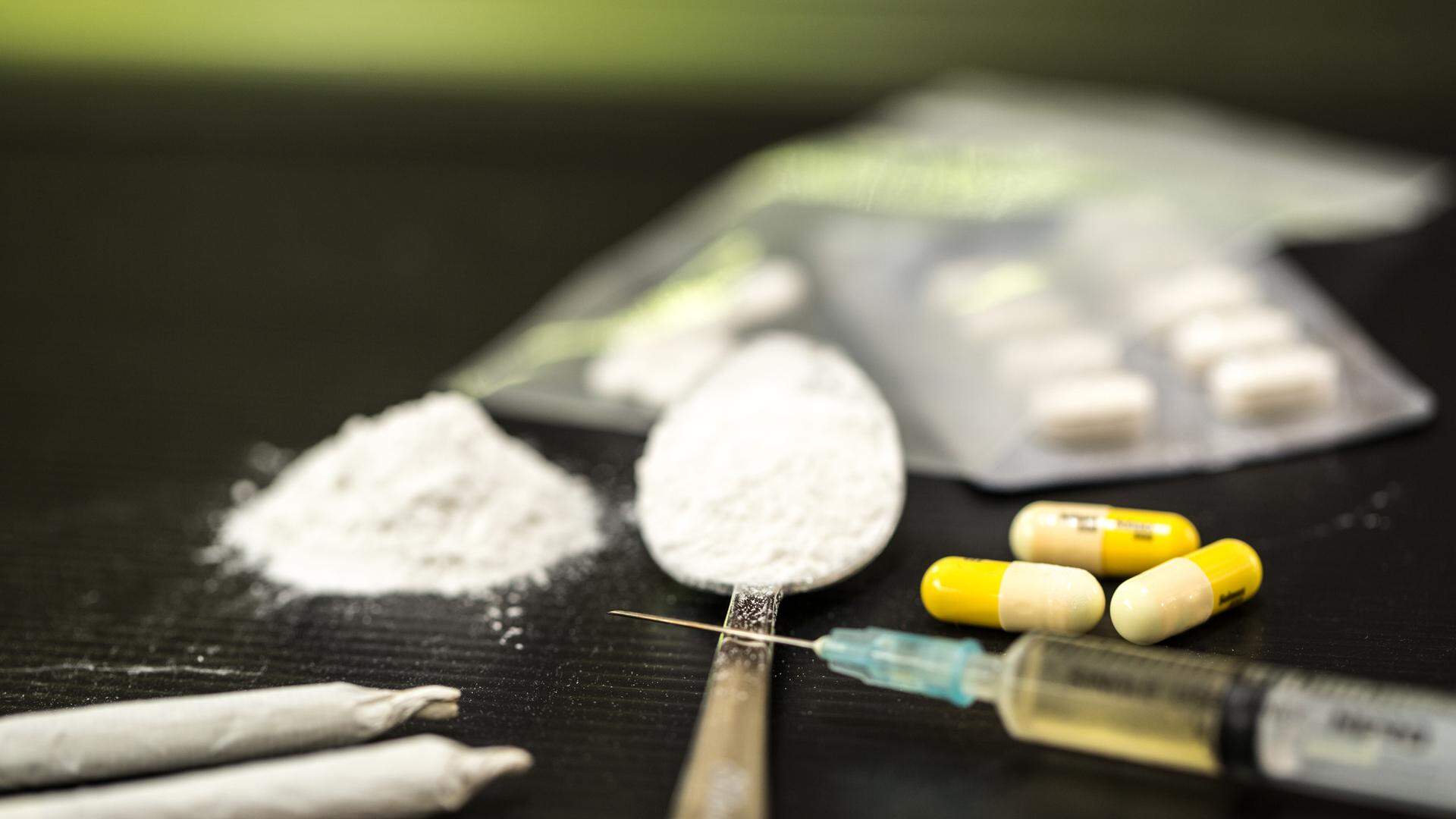  een minderjarige jongen is overleden bij een vermoedelijk incident tijdens drugsproductie. 
