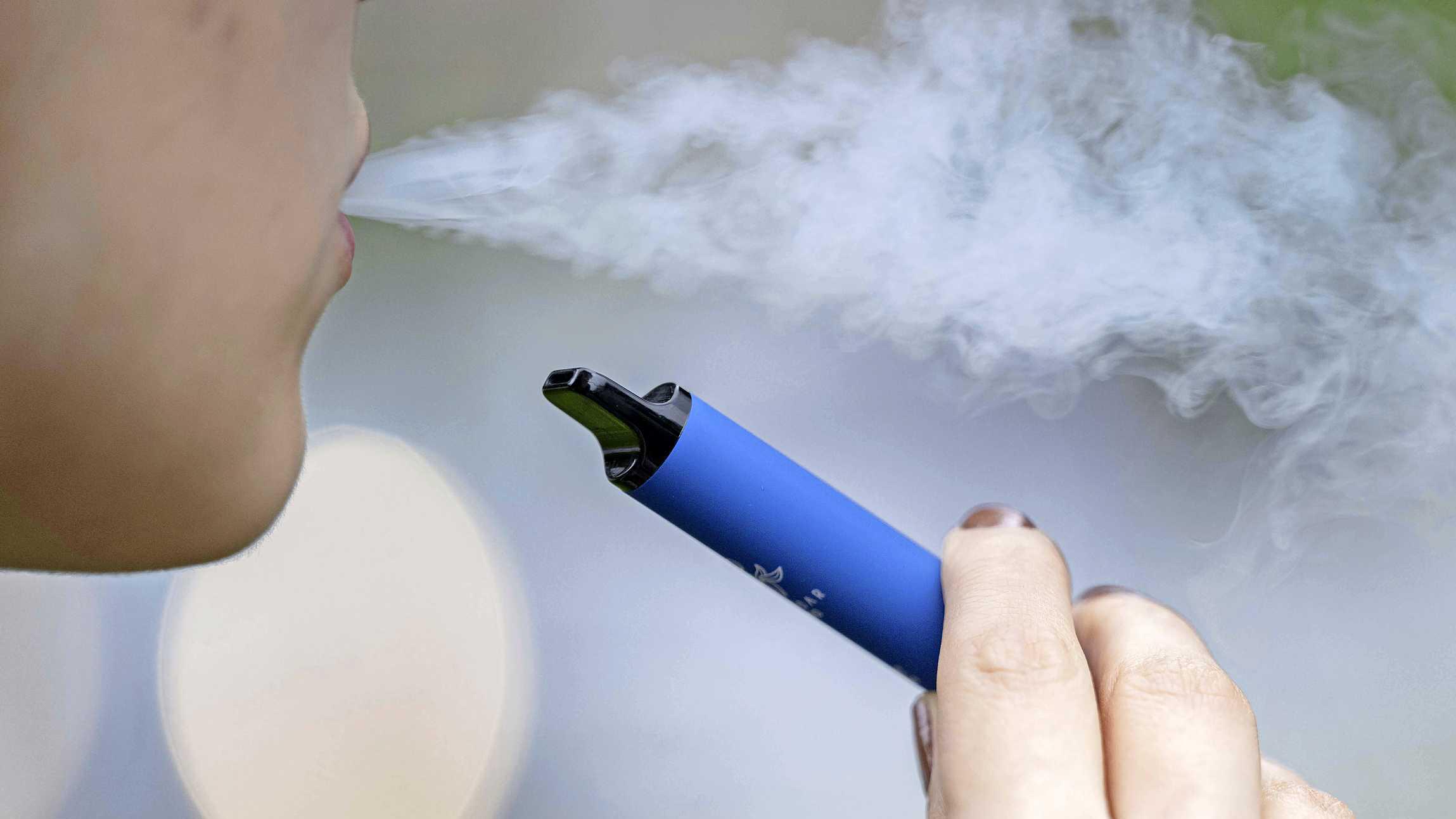 Grote zorgen om gevaar massaal weggegooide vapes: 'Aantal branden  onhoudbaar' | De Telegraaf