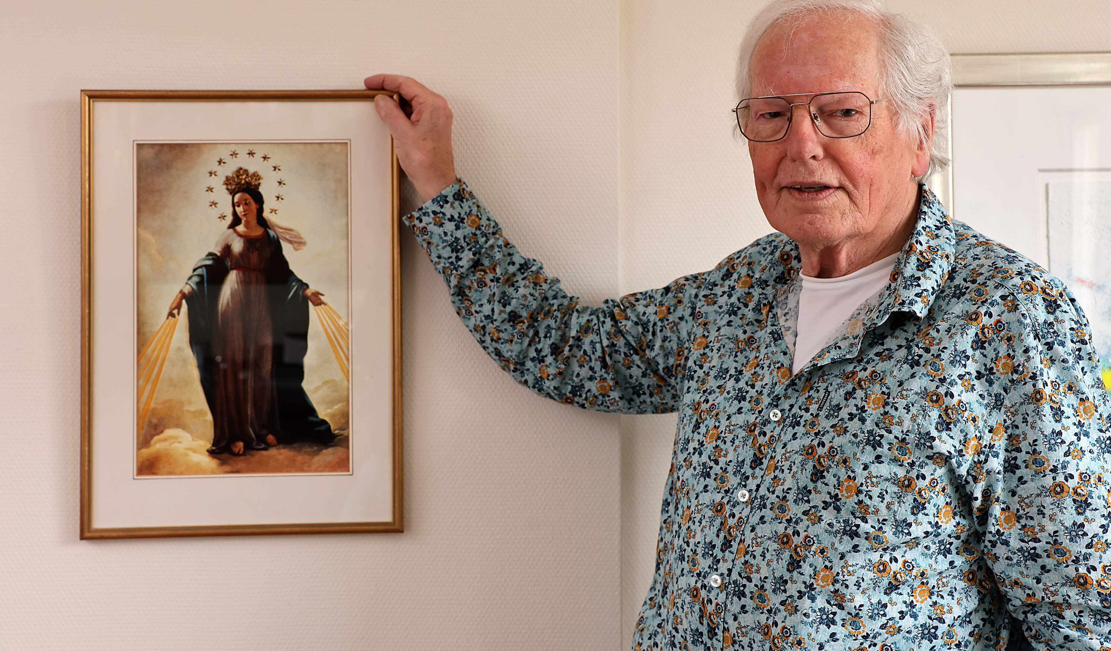 Leo (84) raakte betoverd door afbeelding van Maria en bouwde een online kapel: ’Terwijl ik alles vervloekte wat religie was’