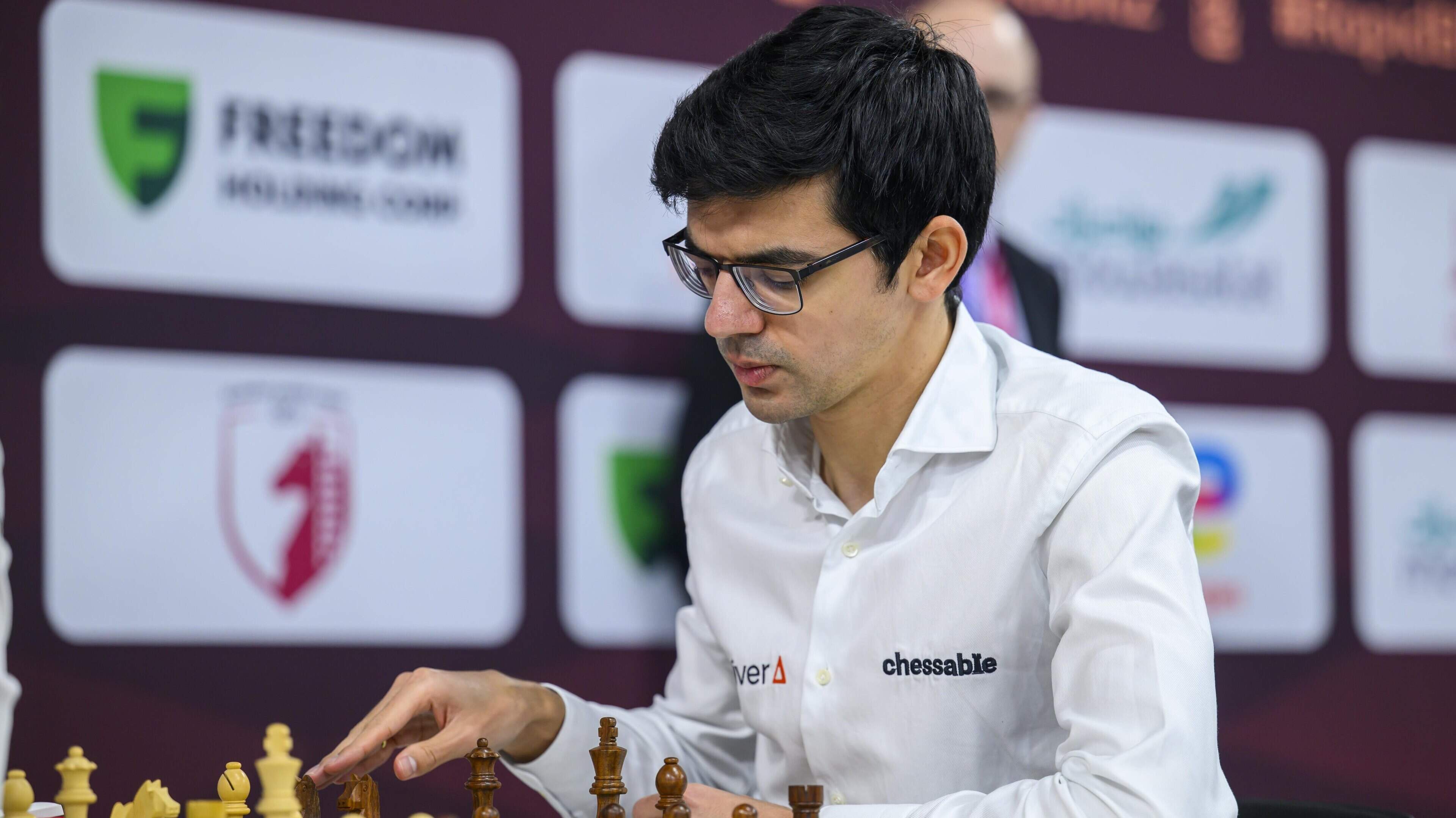 Anish Giri loopt eindzege op Kandidatentoernooi mis; Javohir Sindarov mag strijd om wereldtitel aan met Dommaraju Gukesh