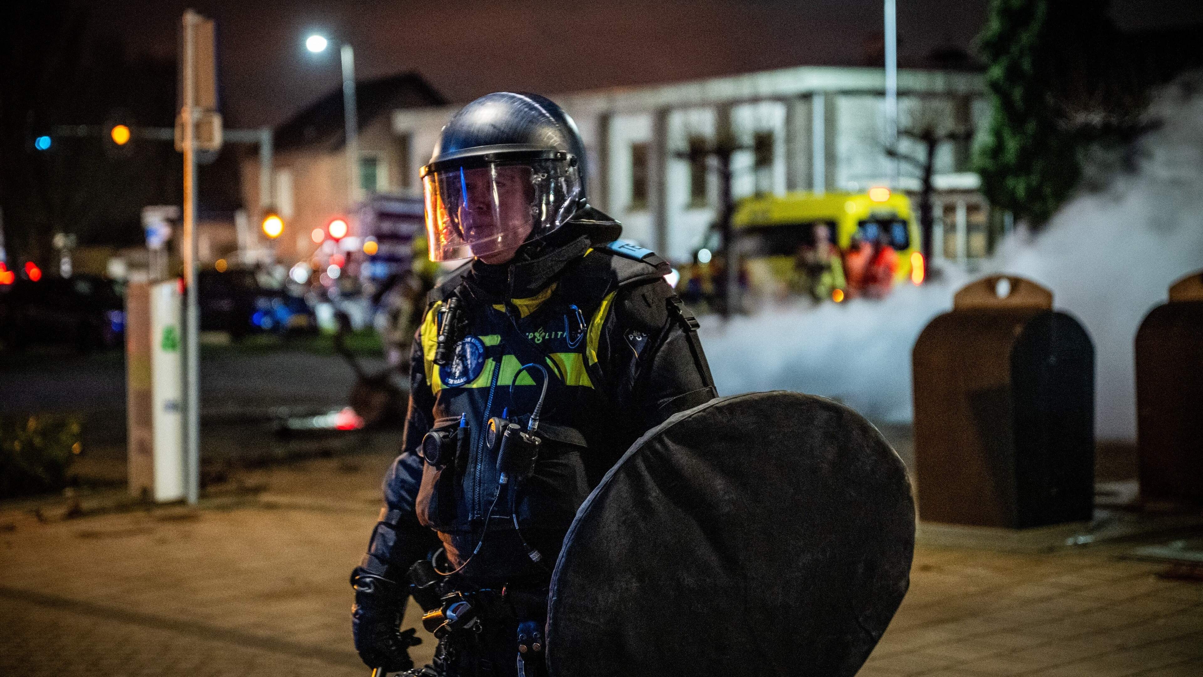 Politie grijpt vaker naar pepperspray, stroomstootwapens en spuugmaskers: ’Omdat mensen geweld gebruiken, niet luisteren of bewust de confrontatie zoeken’