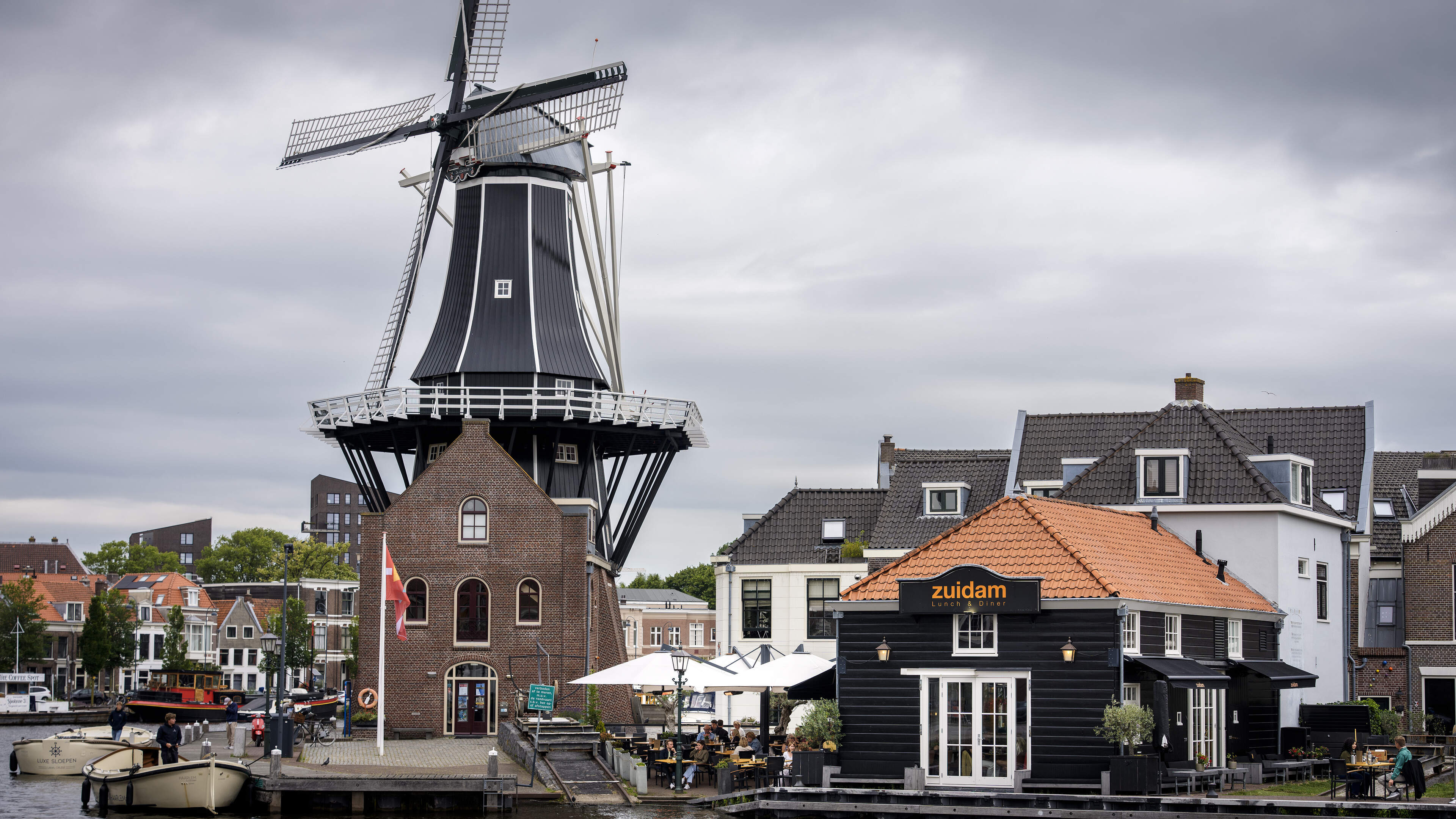 Zomerse hotspot aan het Spaarne: hier dineer je in oude scheepswerf met uniek uitzicht