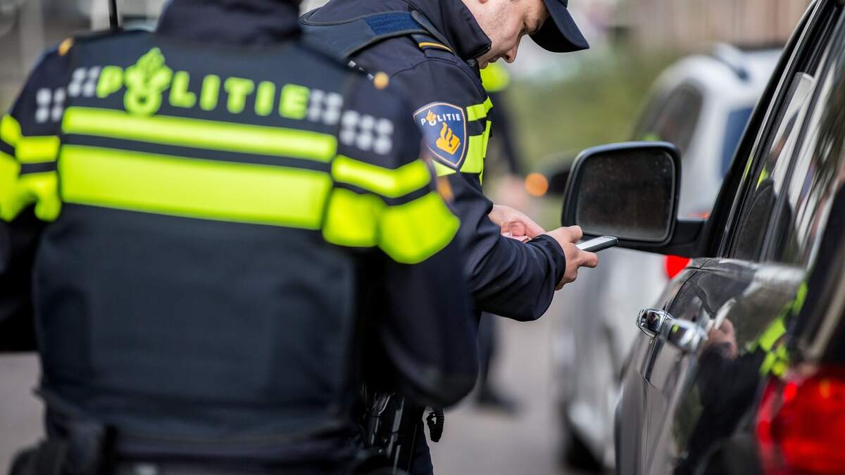 若いドライバーは、「A1についての壮大な人種」の後、運転免許証を手渡すことができます。