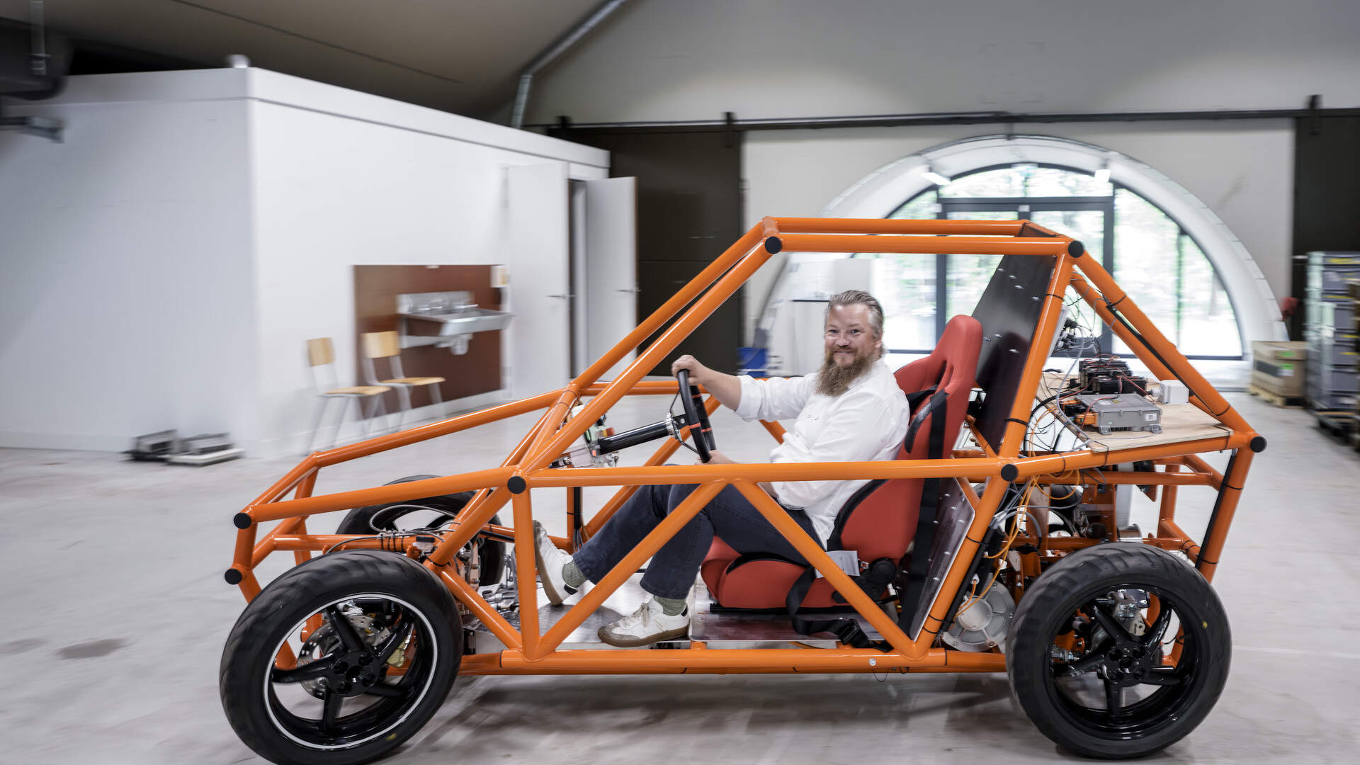 Ronald (42) wil elektrische eenpersoons auto op de markt brengen 