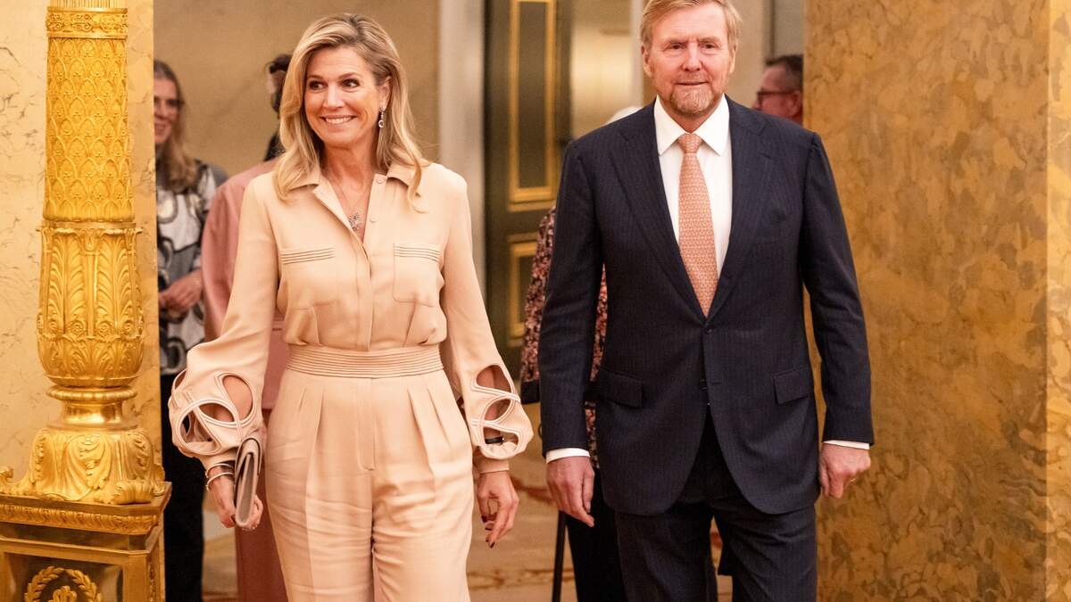 「マキシマは、シックなブラッシュジャンプスーツを着たアペルチェス・ファン・オラニェを発表」