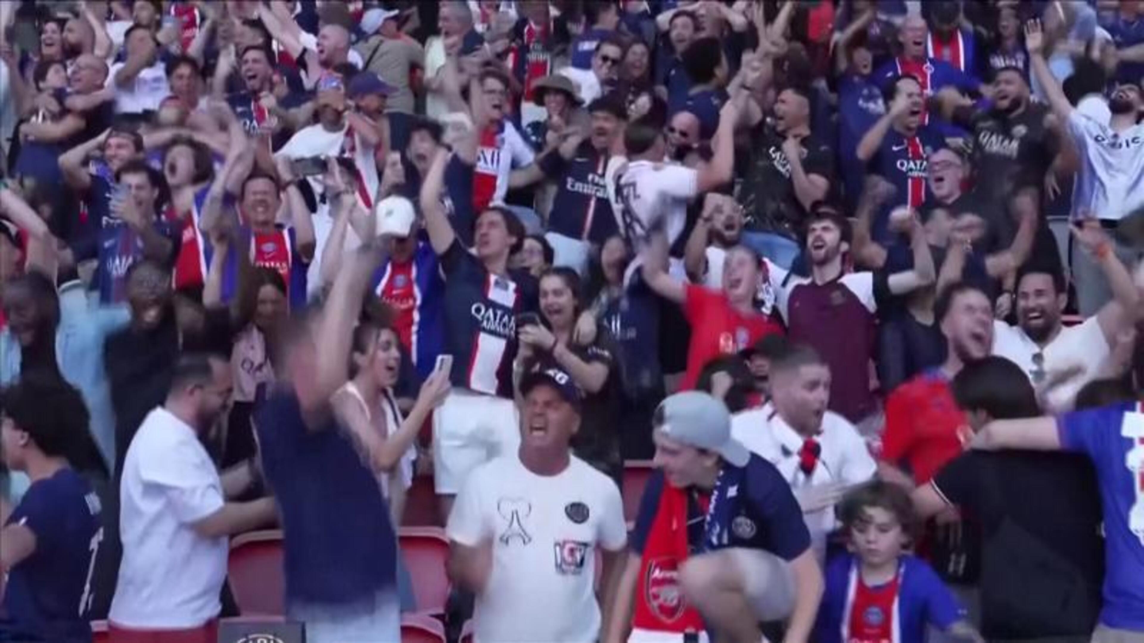 Beelden: Zo gingen de PSG fans uit hun dak tijdens uitslag Champions League