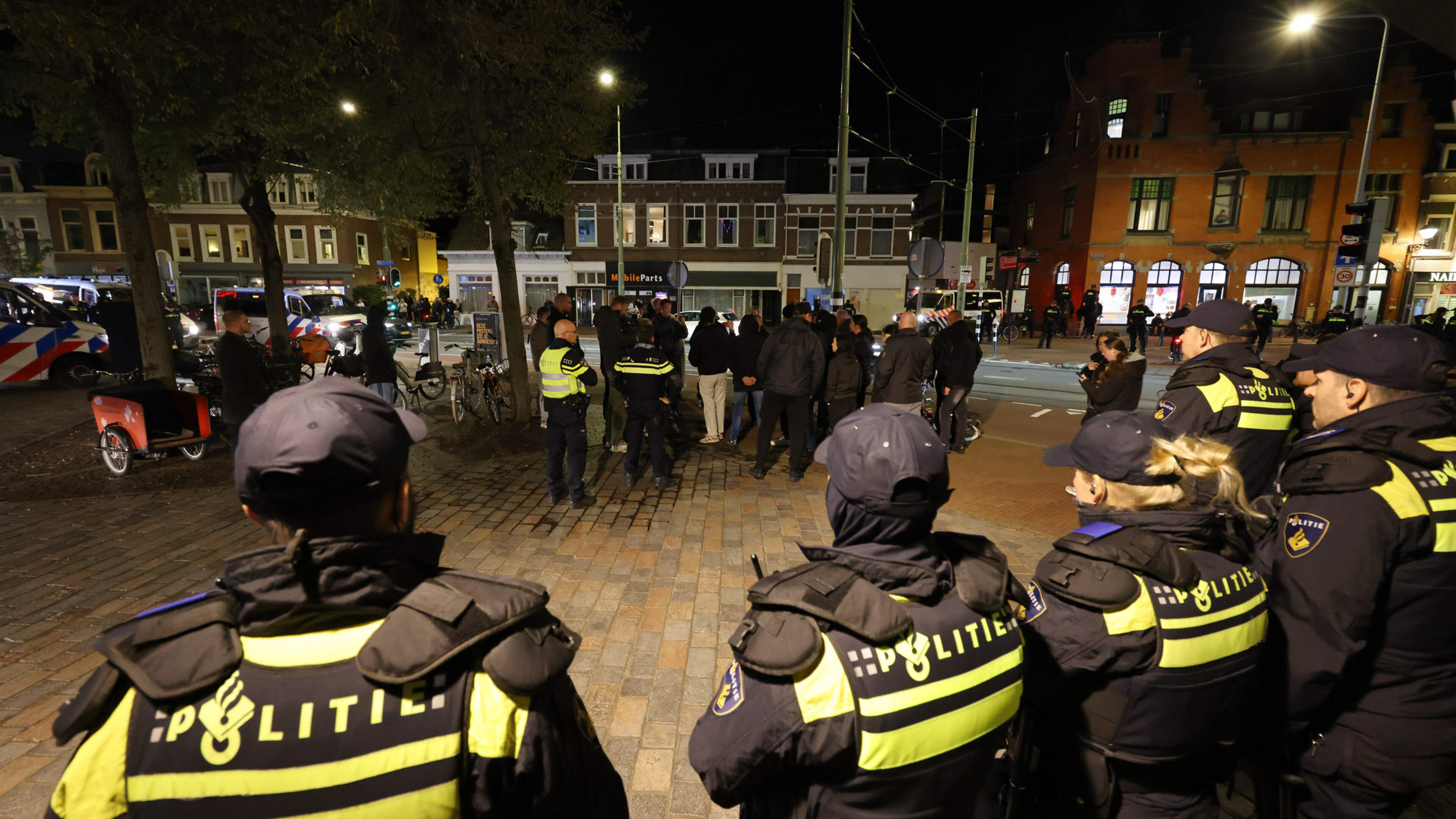 Grote onrust in Scheveningen na steekpartij in supermarkt, politie blijft ’zichtbaar en onzichtbaar aanwezig’