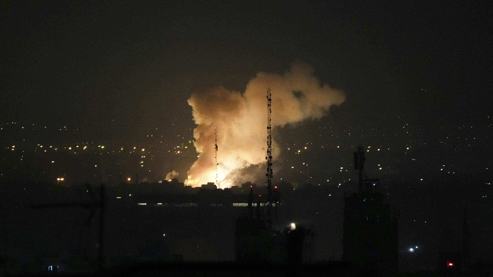 De Israëlische luchtmacht heeft een luchtaanval uitgevoerd in Iran. Explosies waren te horen bij Teheran. 