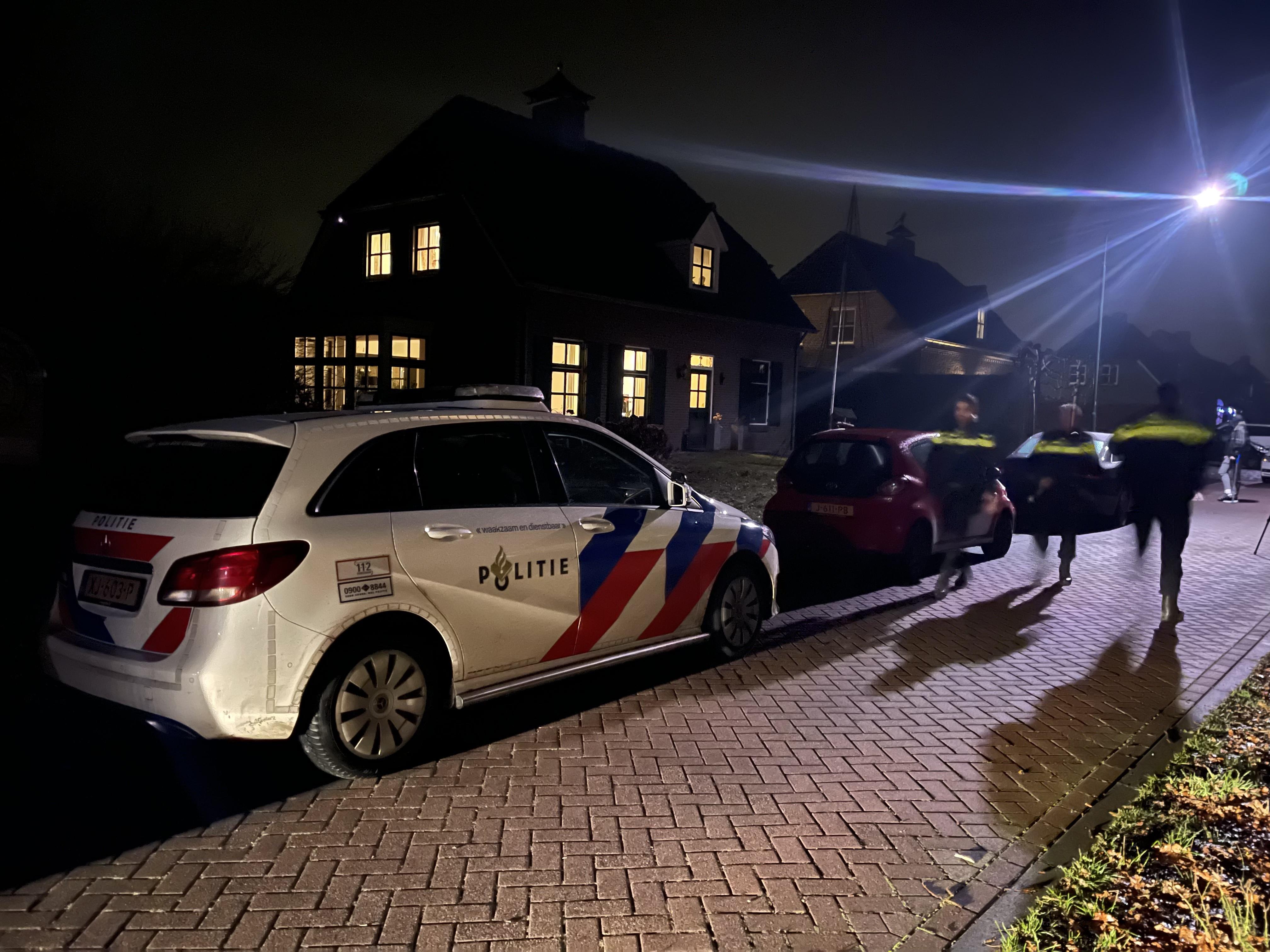 Woninginbraak in Landhorst terwijl bewoonster boven ligt te slapen, politie zoekt daders