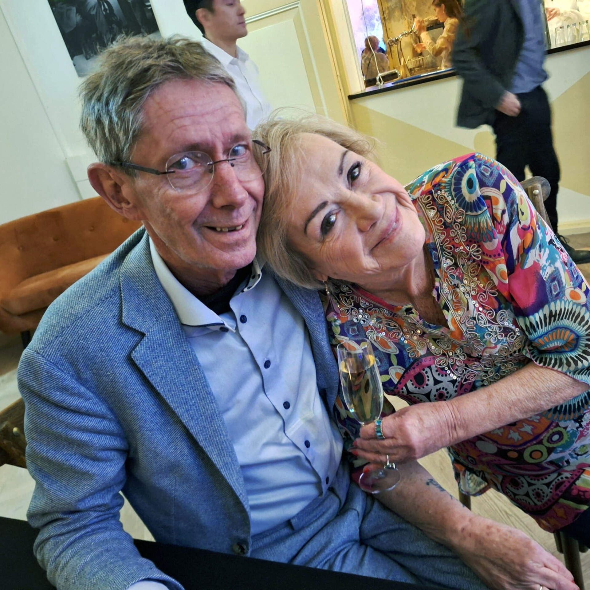 Viola Holt voor het laatst toegedekt door haar Peter: 'Ze lag er zo vredig  bij, bijna alsof ze sliep' | De Telegraaf