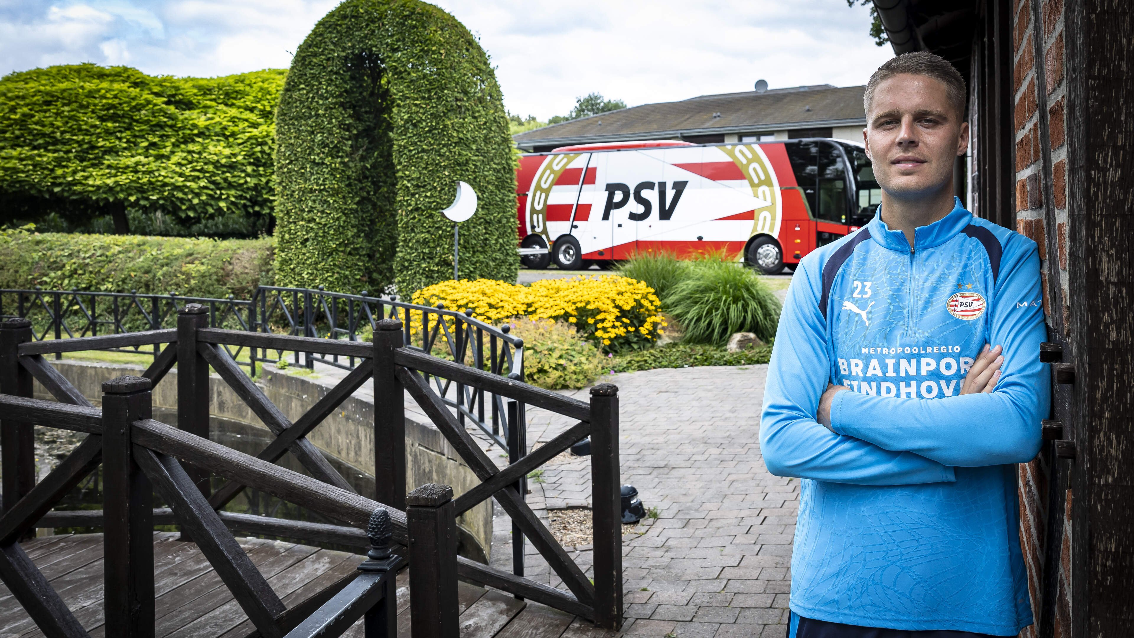 PSV’er Joey Veerman hoopt op vijfsterrenhotel in de zon: ’Italië of Spanje is het ideale plaatje, maar het is niet dat ik nu in de gevangenis zit’