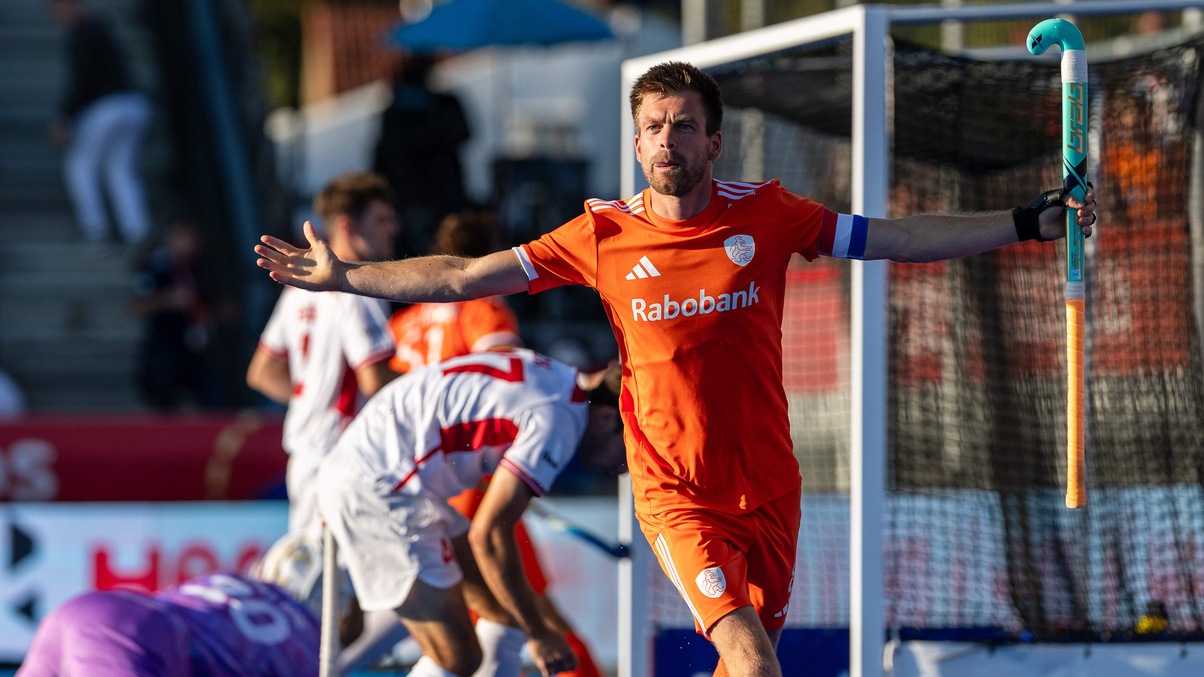 Nederlandse hockeyers na zenuwslopend duel met Engeland naar halve finale op WK