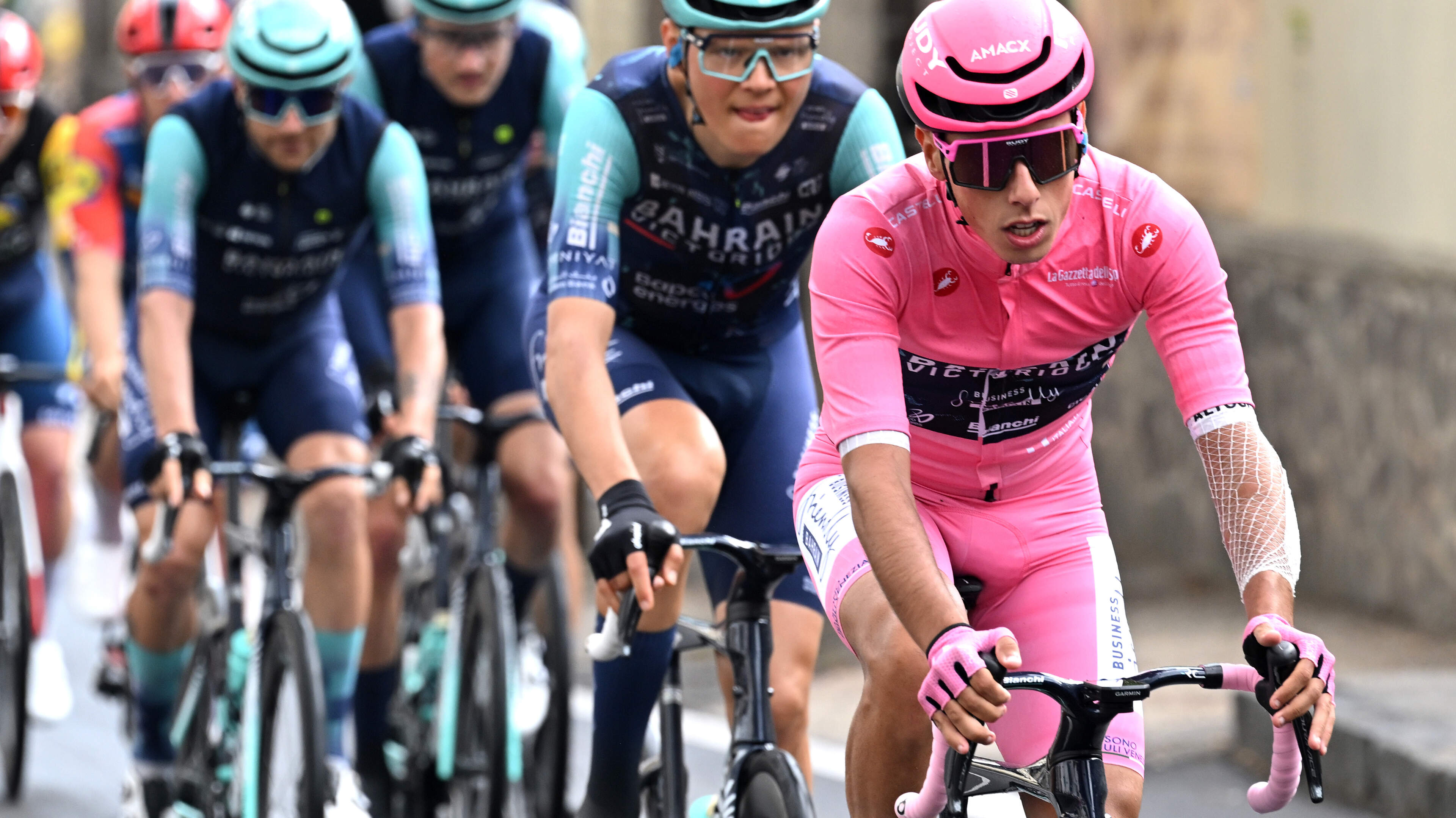 LIVE Giro d’Italia: groepje van vijf ontsnapt, renners wacht loodzware dag met beklimming van de Blockhaus
