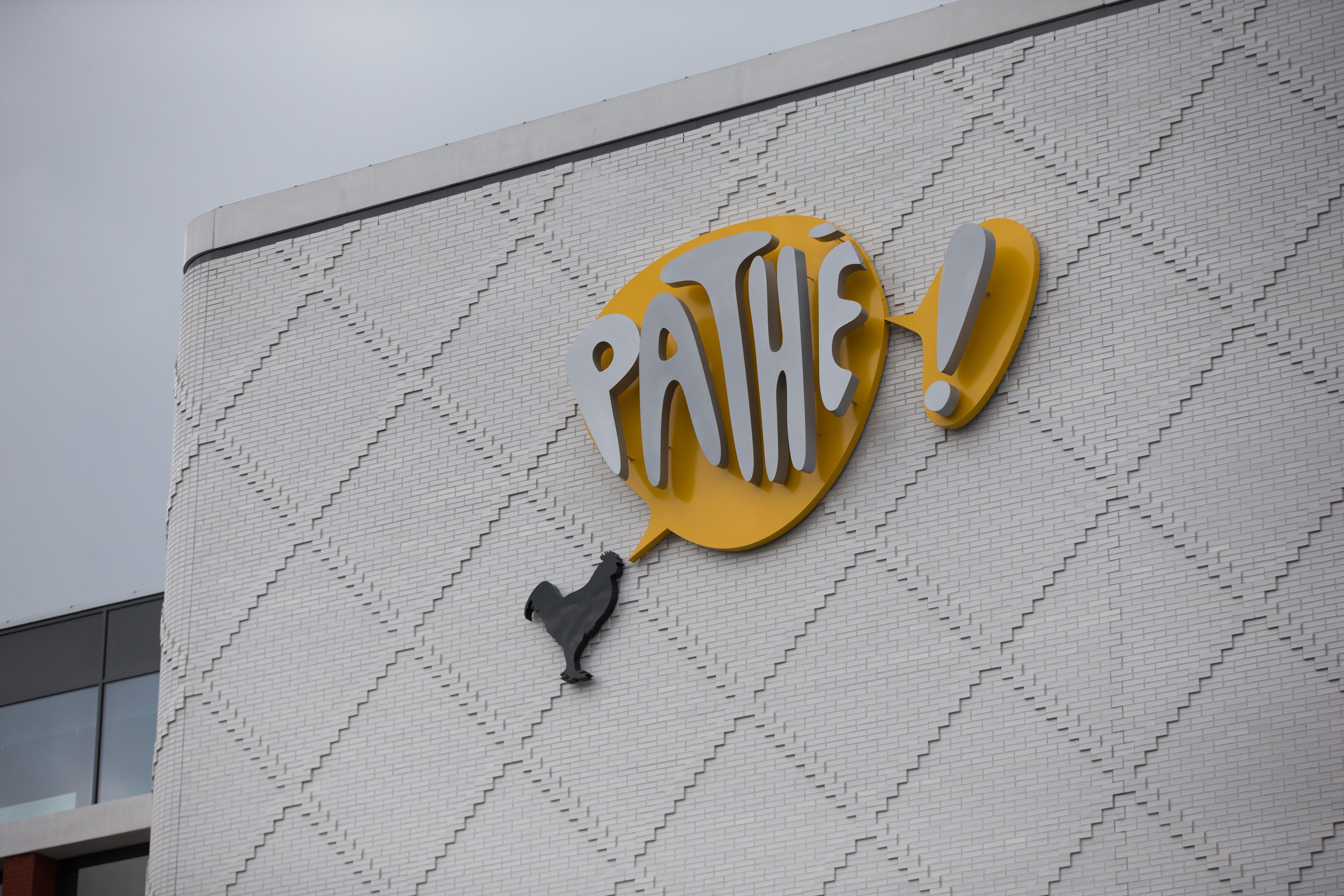 Pathé voor 19 miljoen euro opgelicht door nepmails | De Telegraaf