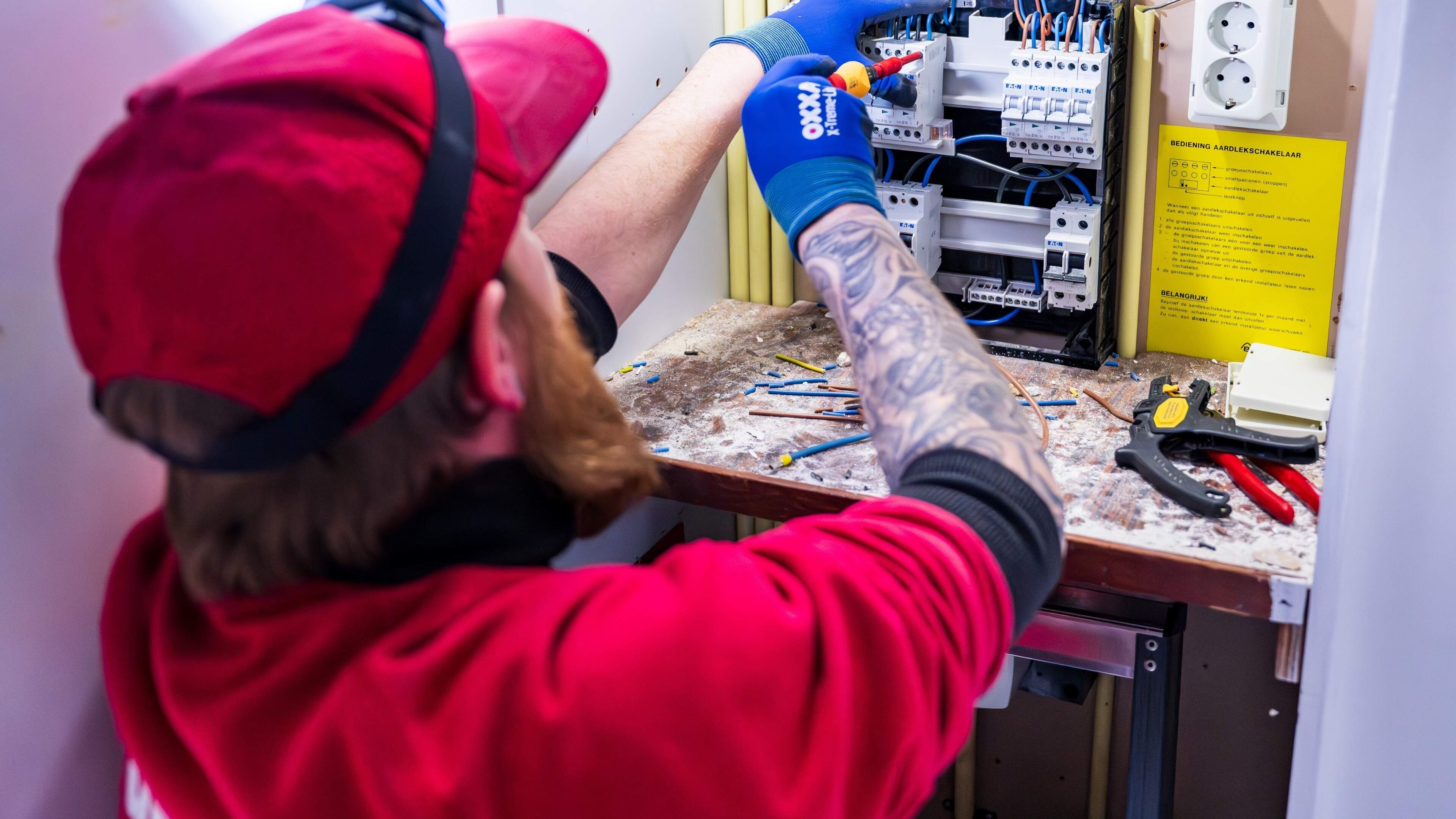 Nieuwe keuken, warmtepomp of laadpaal kan onmogelijk worden als je de verkeerde meterkast hebt: ’Als je niet snel bent, moet je misschien jaren wachten’