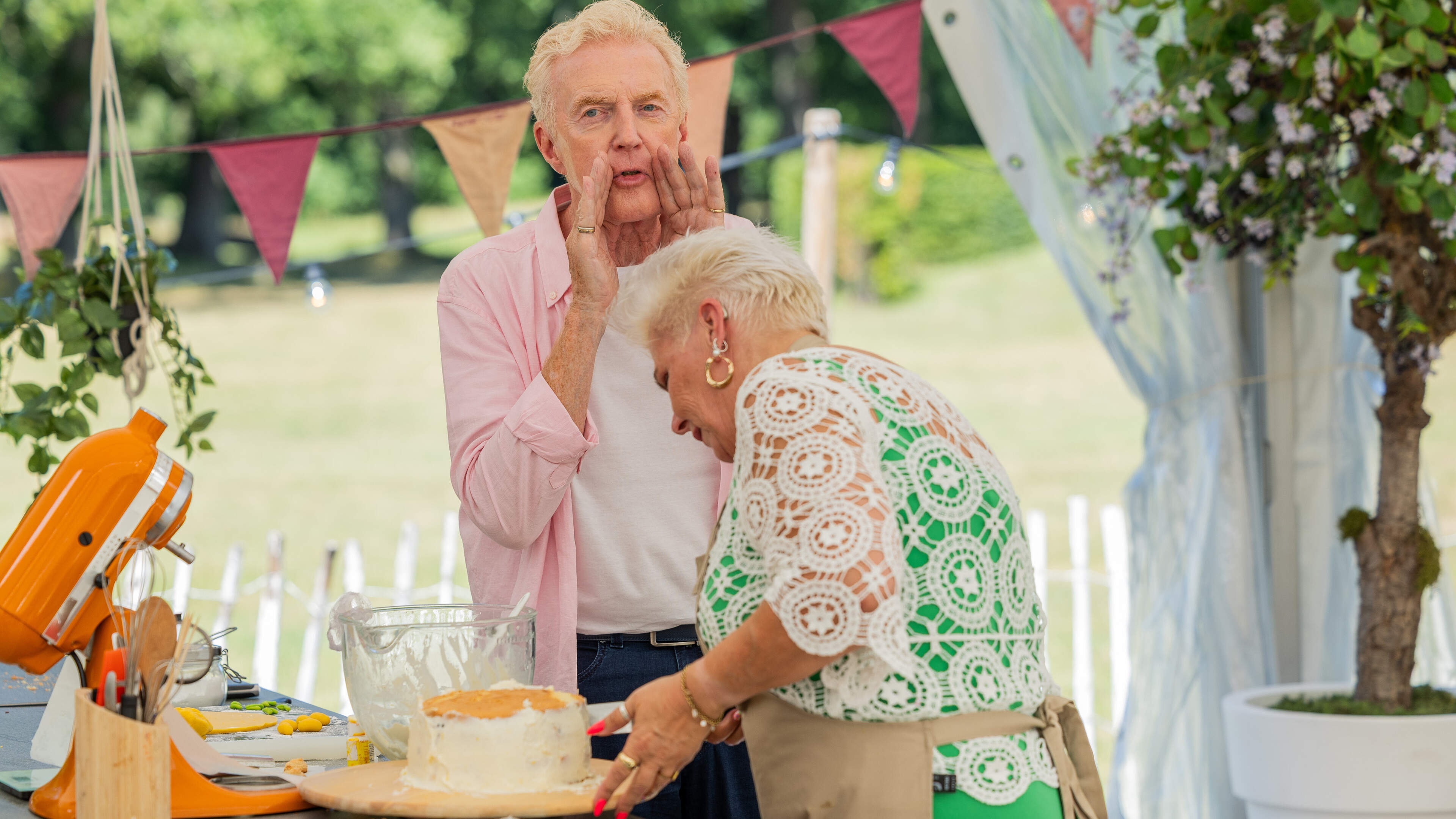 Streamingdiensten duwen zenders richting dagelijkse shows op lineaire tv: ’Het kan succesvolle programma’s om zeep helpen’