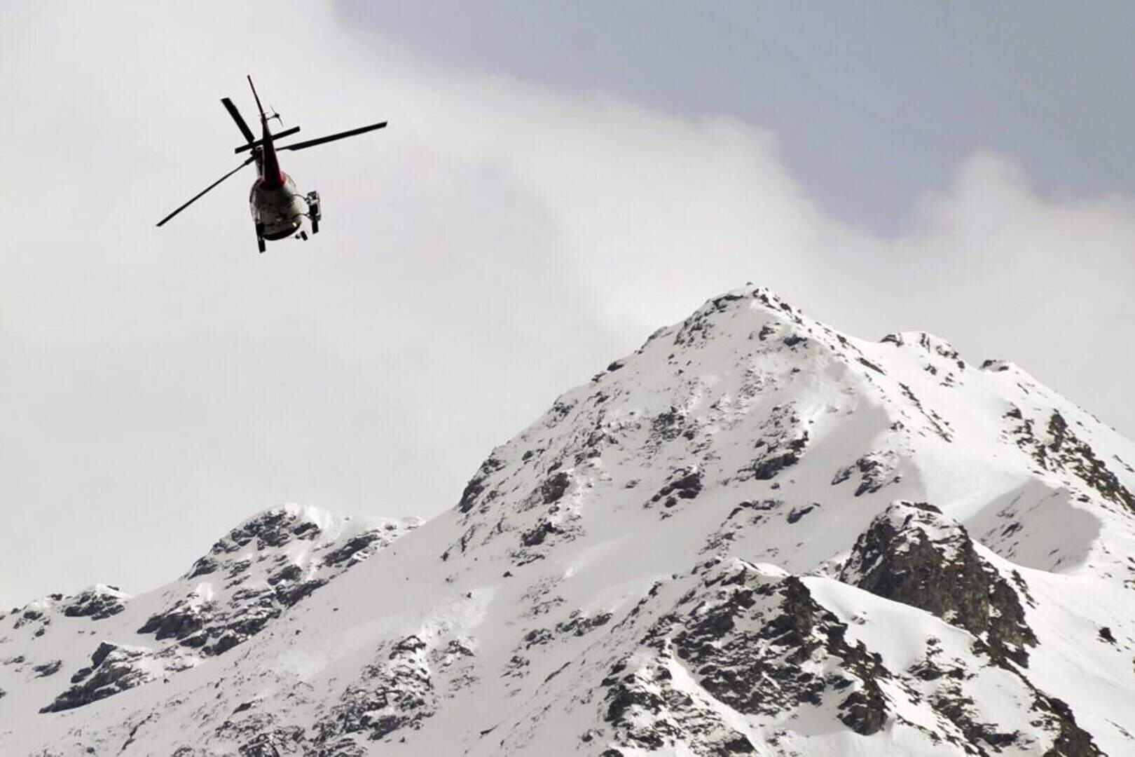 Bergbeklimmer (70) stort honderden meters naar beneden in Zwitserse Alpen