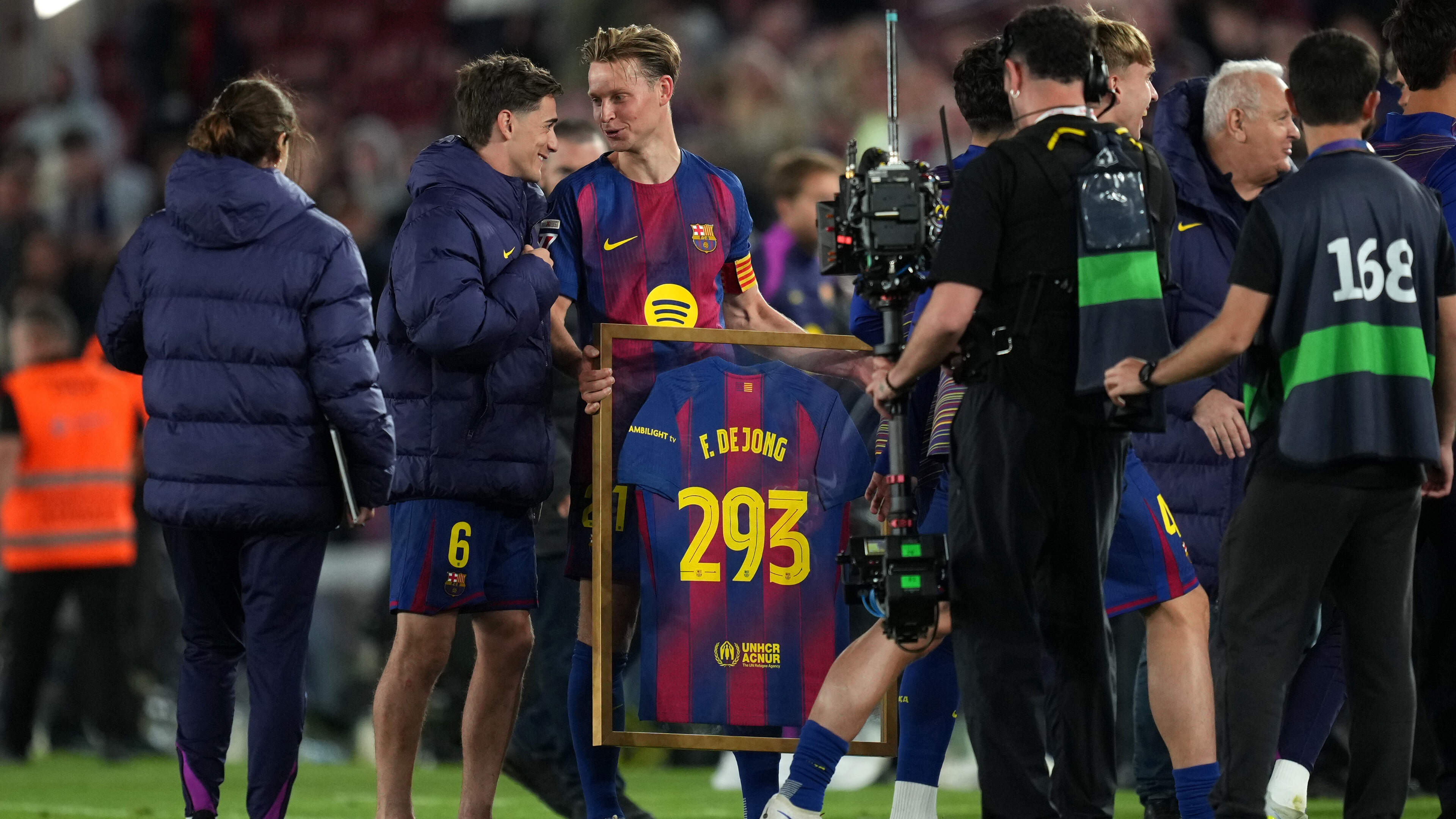 Pedri kapt zelfs interview ervoor af: huldiging Frenkie de Jong zegt alles over unieke band tussen Barcelona en Nederland