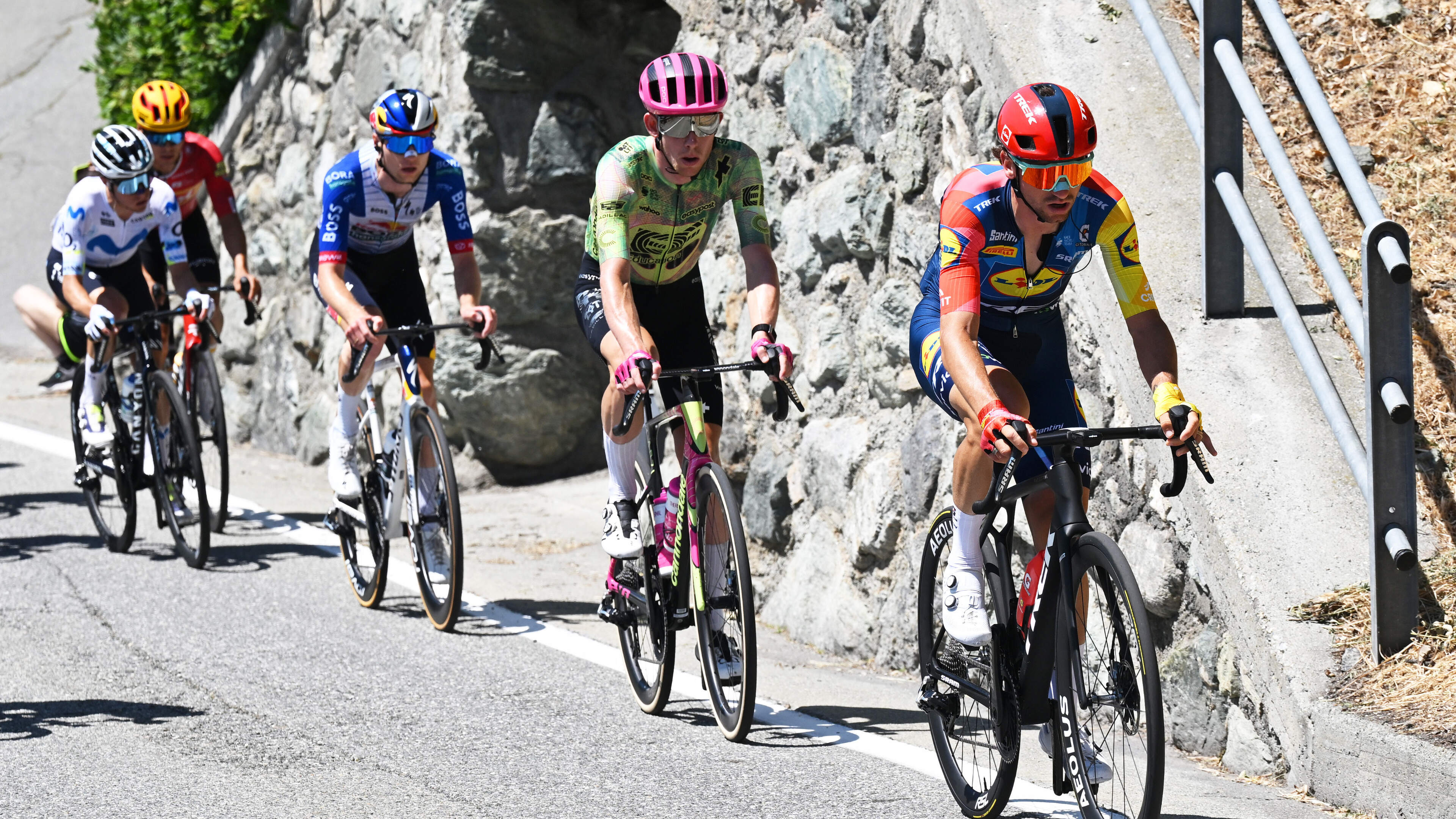 LIVE Giro d’Italia: Nederlander ontsnapt uit grote kopgroep in zware Alpenrit