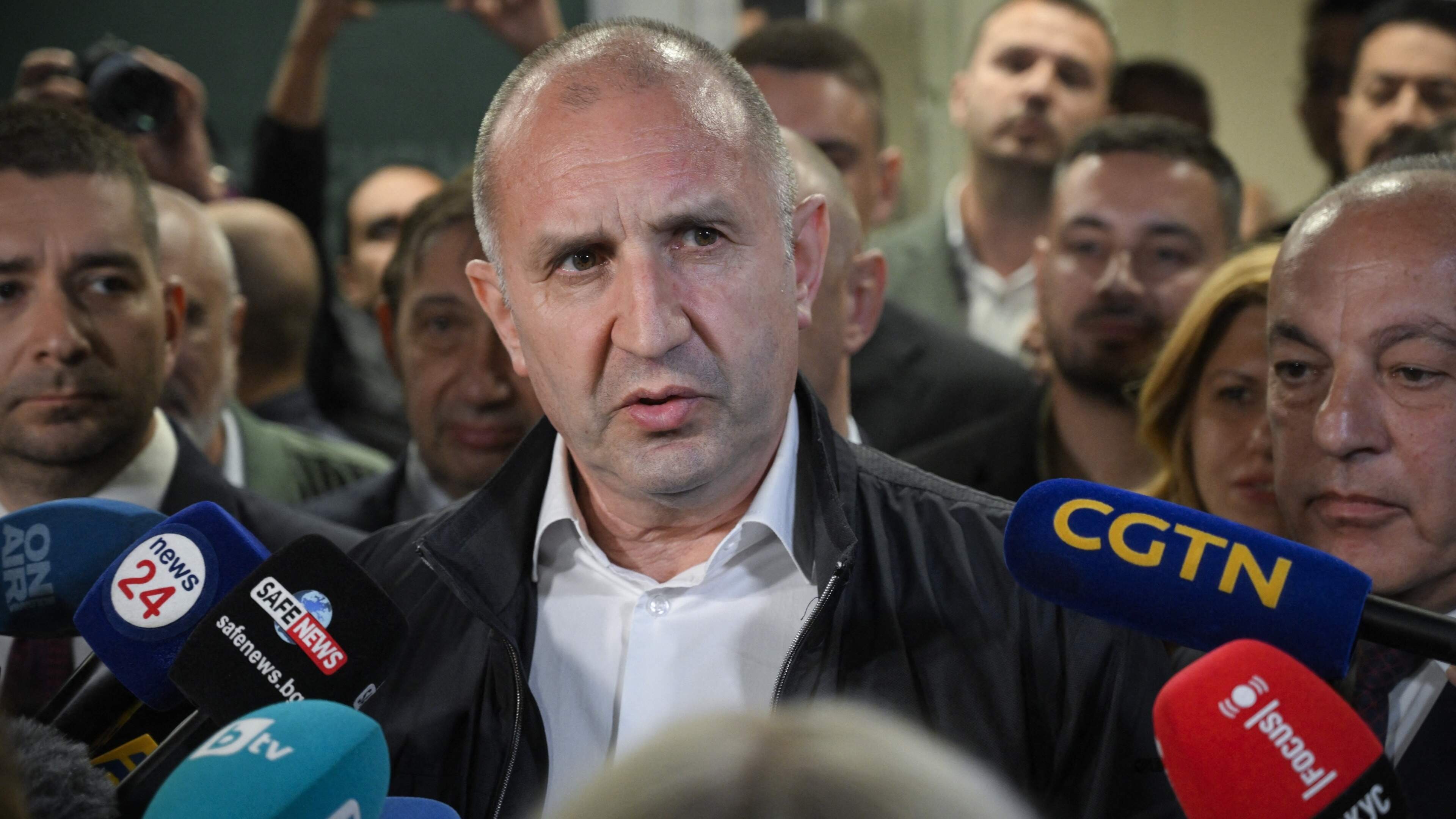 Pro-Russische Radev claimt verkiezingsoverwinning in Bulgarije