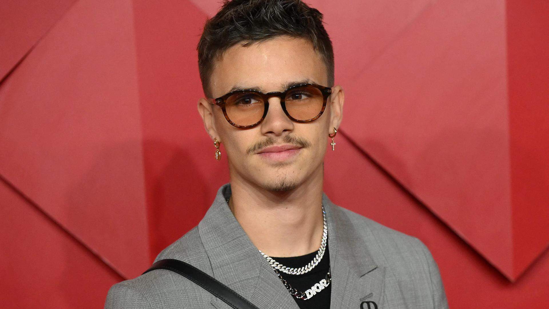 Romeo Beckham zou weer single zijn.