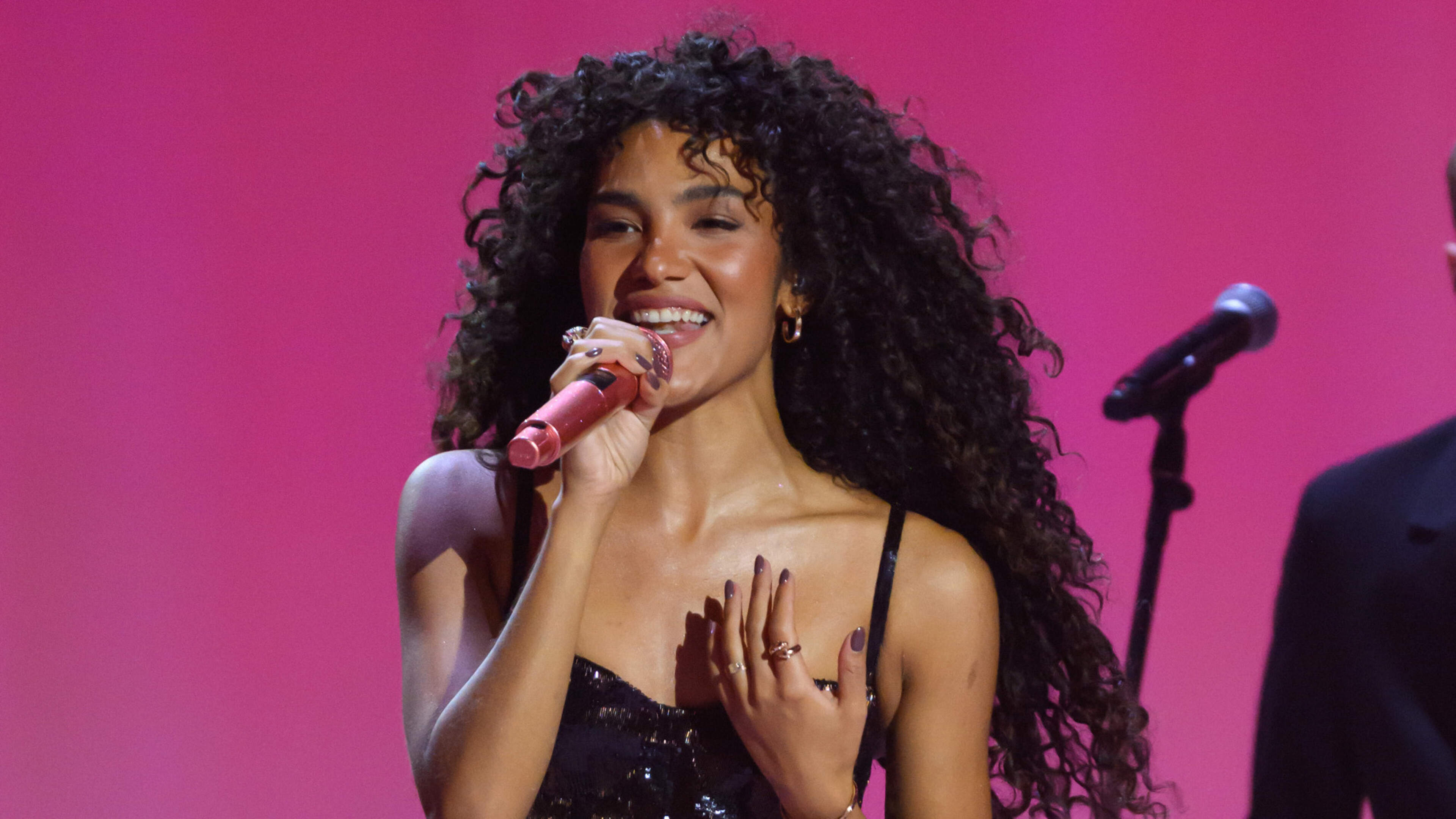Concert Olivia Dean in Ziggo Dome voelt door rits aan populaire nummers aan als een greatest hits-show