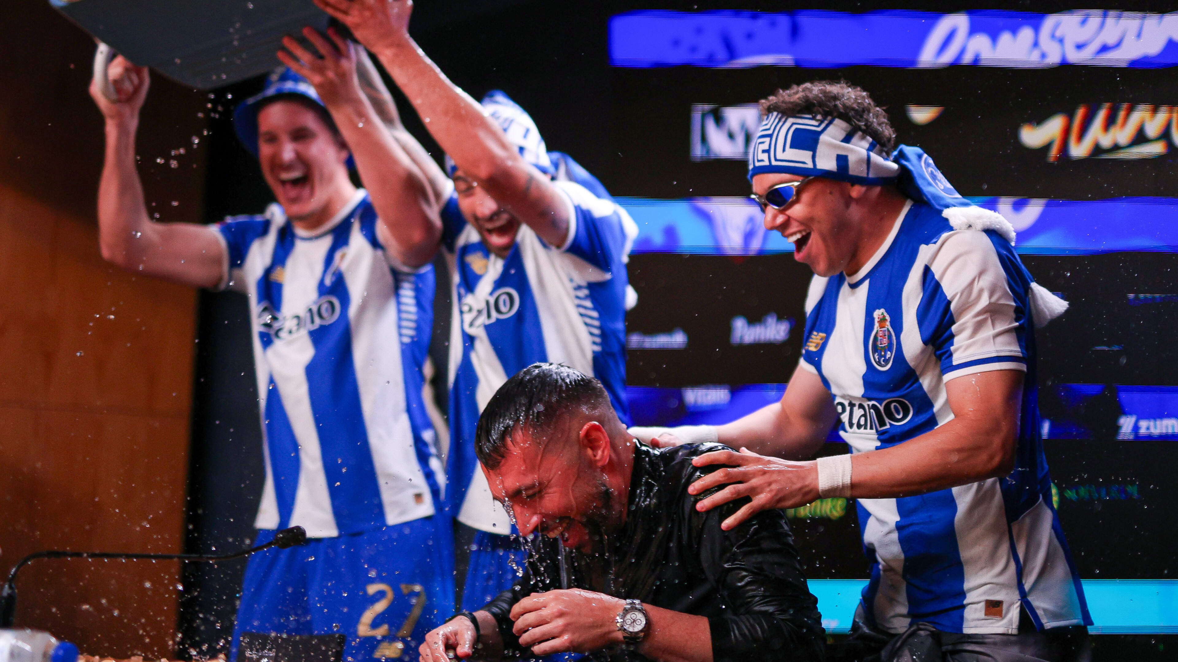Francesco Farioli draagt landstitel met Porto deels op aan Ajax: ’We hebben iets buitengewoons neergezet’