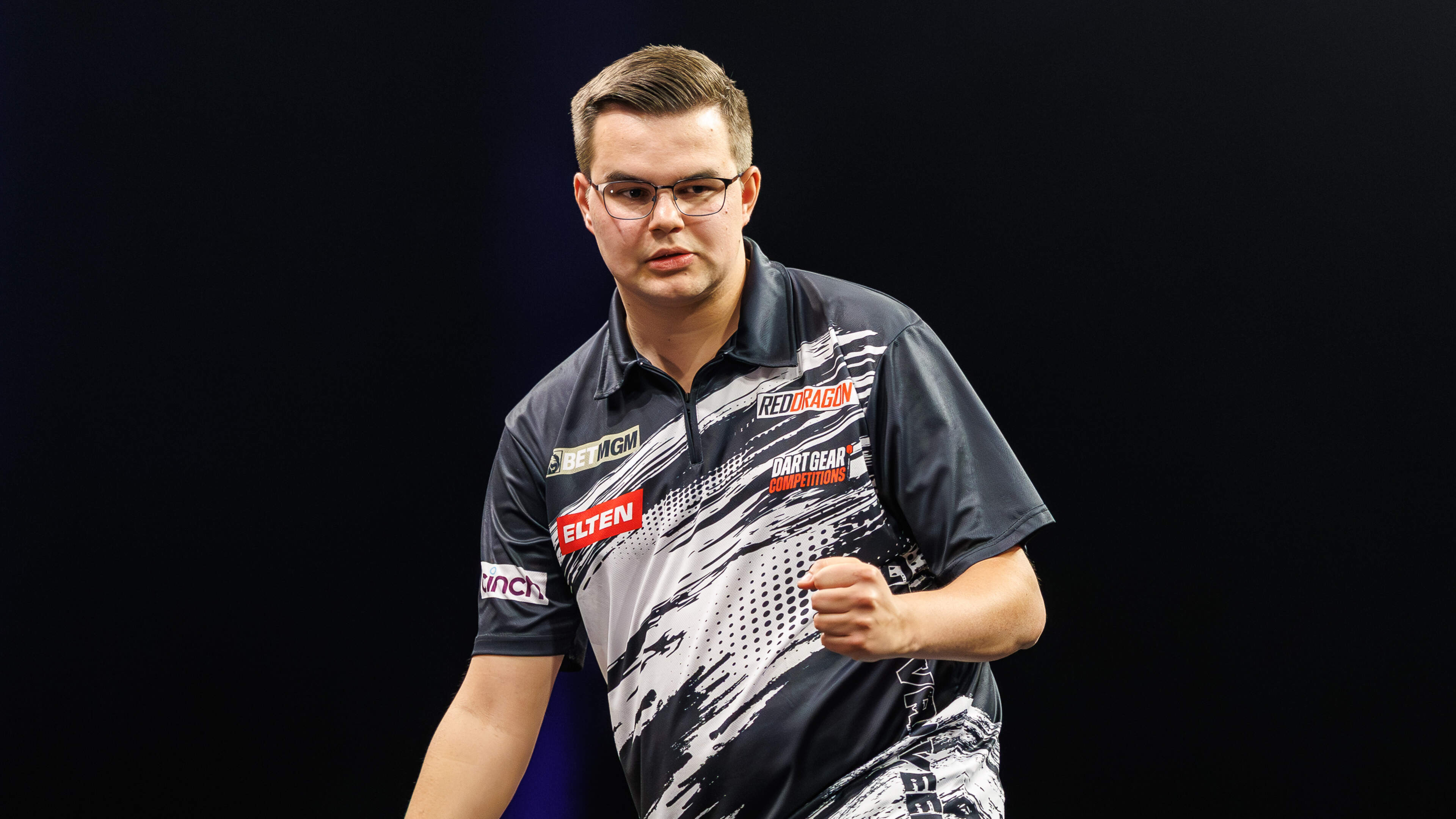 LIVE Premier League Darts: Gian van Veen opent de avond, Michael van Gerwen wacht cruciaal duel