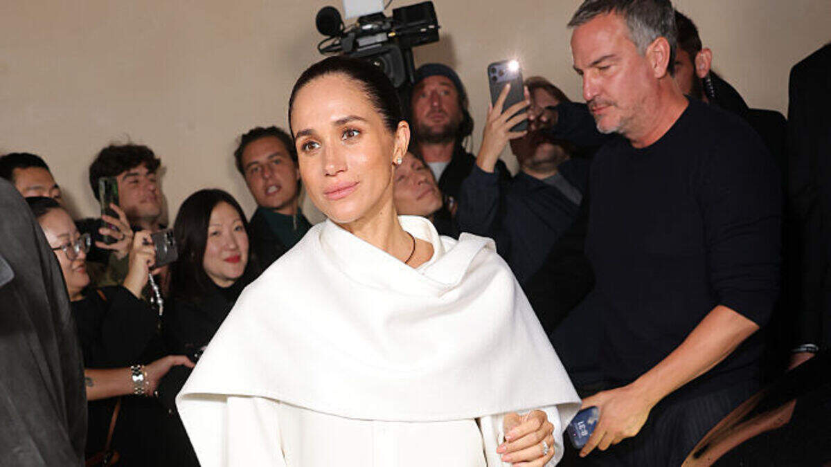 メーガン妃、パリファッションウィーク中にバレンシアガのショーに自ら招待