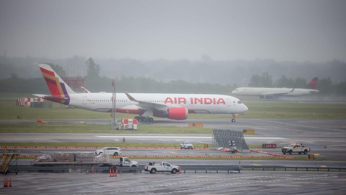 Meer dan 200 doden bij vliegtuigcrash Air India: ’Mogelijk één overlevende gevonden’