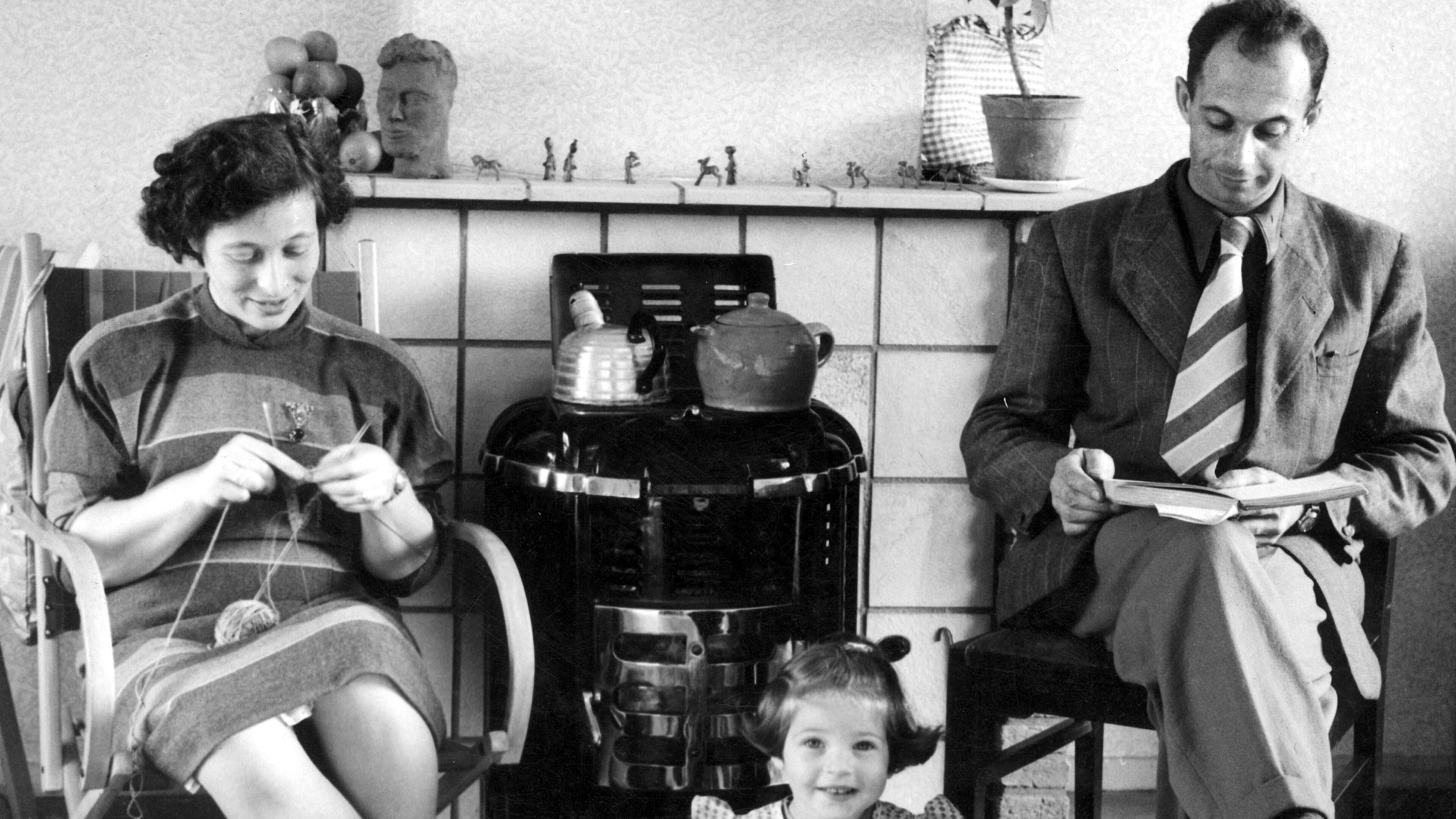 Zo zag de jeugd van babyboomers eruit: badderen in een zinken teil , rillen rond de kolenkachel en aangelengde jus op je bord