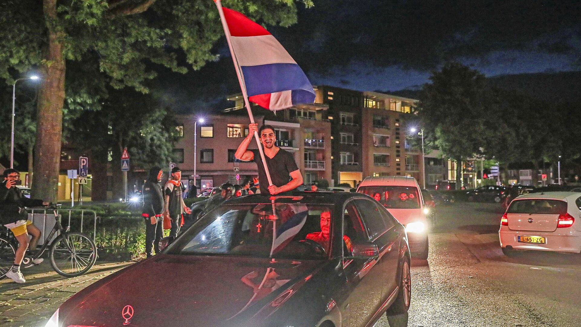 Flink wat bonnen geschreven voor Oranje-fans die ’tuterden’ na ...
