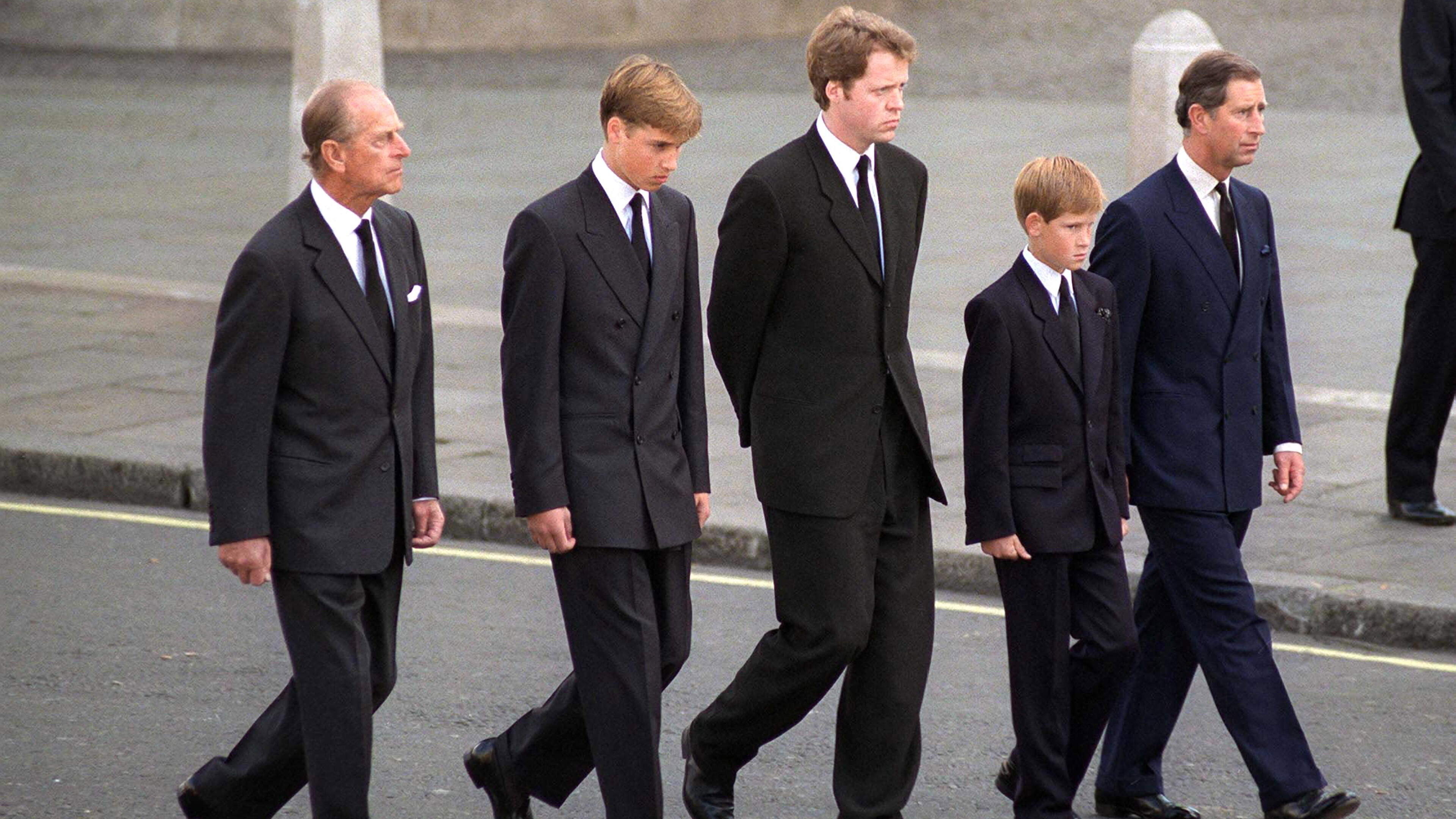 Schandaalboek Diana’s broer is bom onder troon van koning Charles: in Zwanenzang onthult Earl Spencer álles