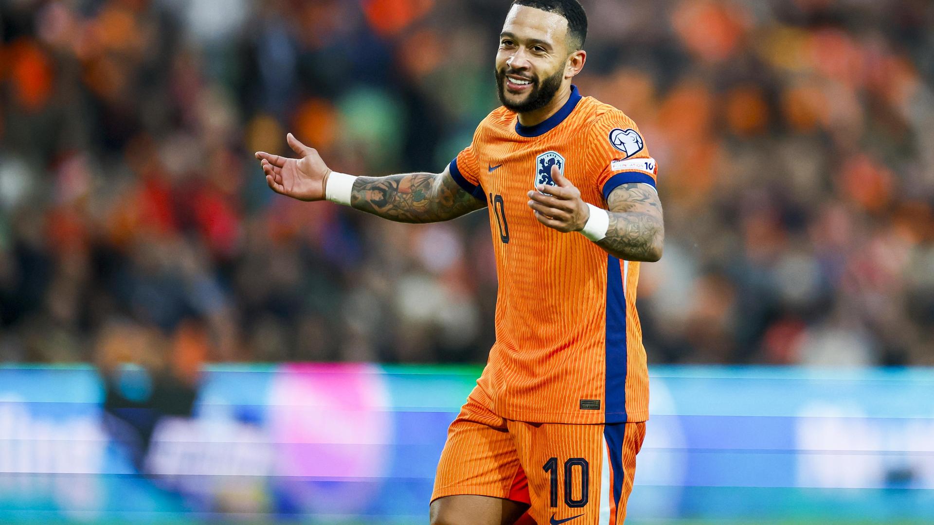  Memphis Depay geniet van de wedstrijd tegen Malta, waarin hij tweemaal scoort en zich naast Robin van Persie aan kop van de topscorerslijst allertijden van het Nederlands elftal meldt. 