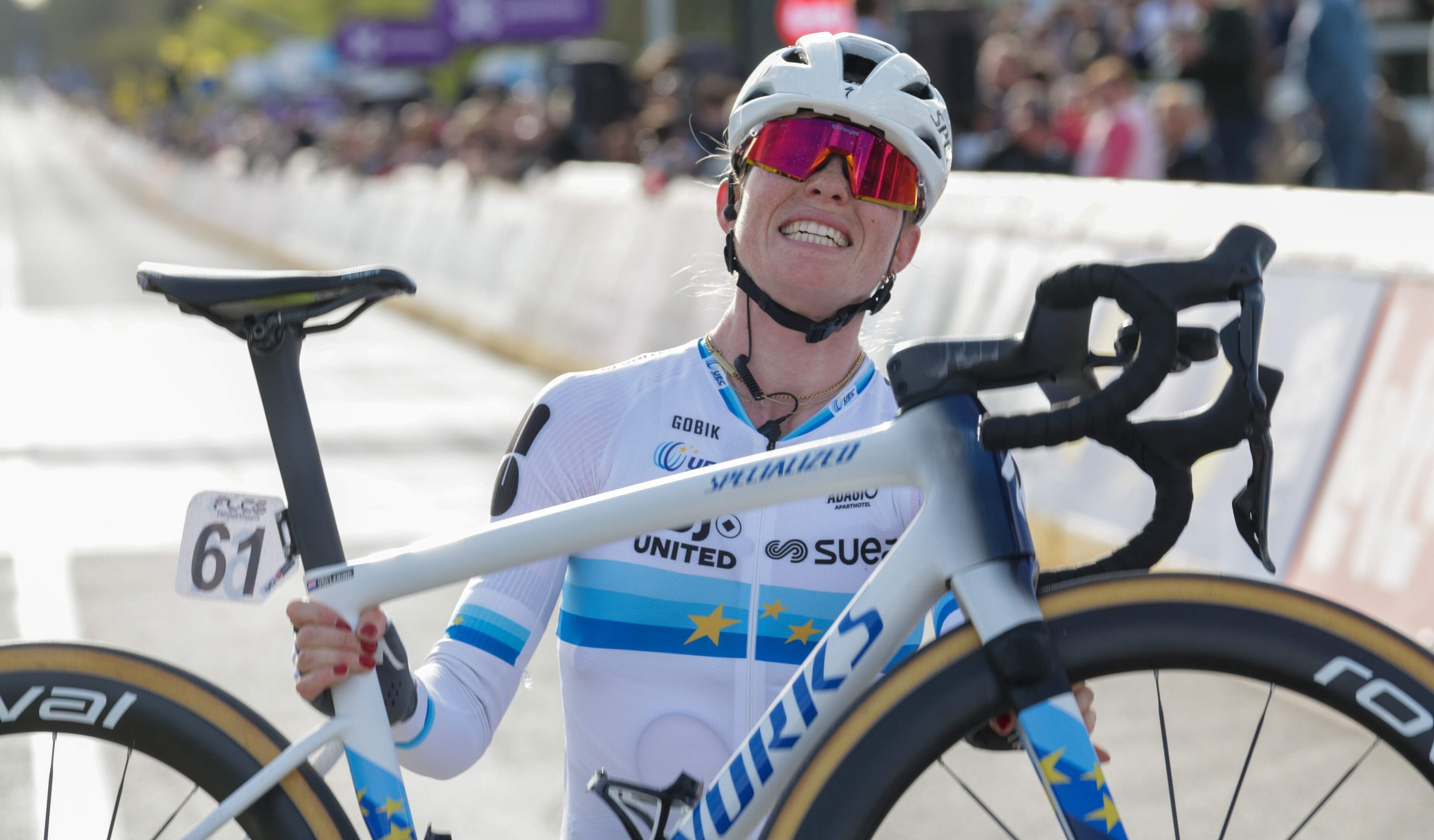 Ongenaakbare Vollering heeft na primeur zicht op unieke reeks in voorjaarsklassiekers: ’Demi wordt graag gepusht’